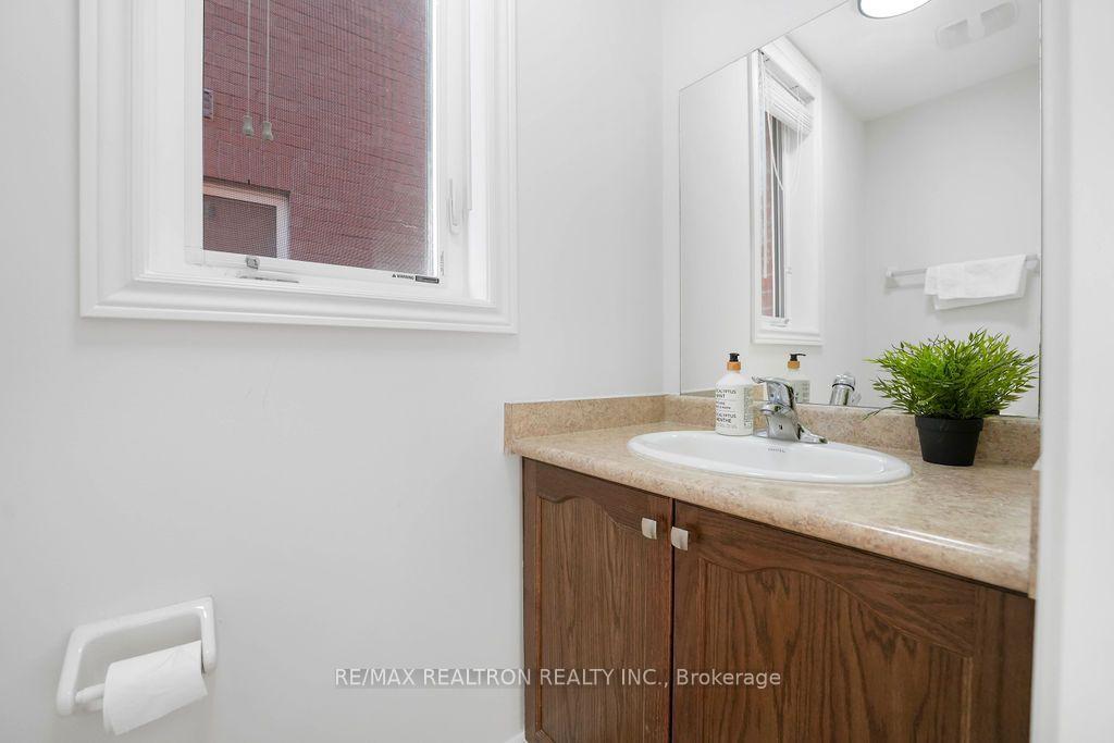 Photo 23 of 55 Drum Street, Whitchurch-Stouffville, Stouffville — HOMEH