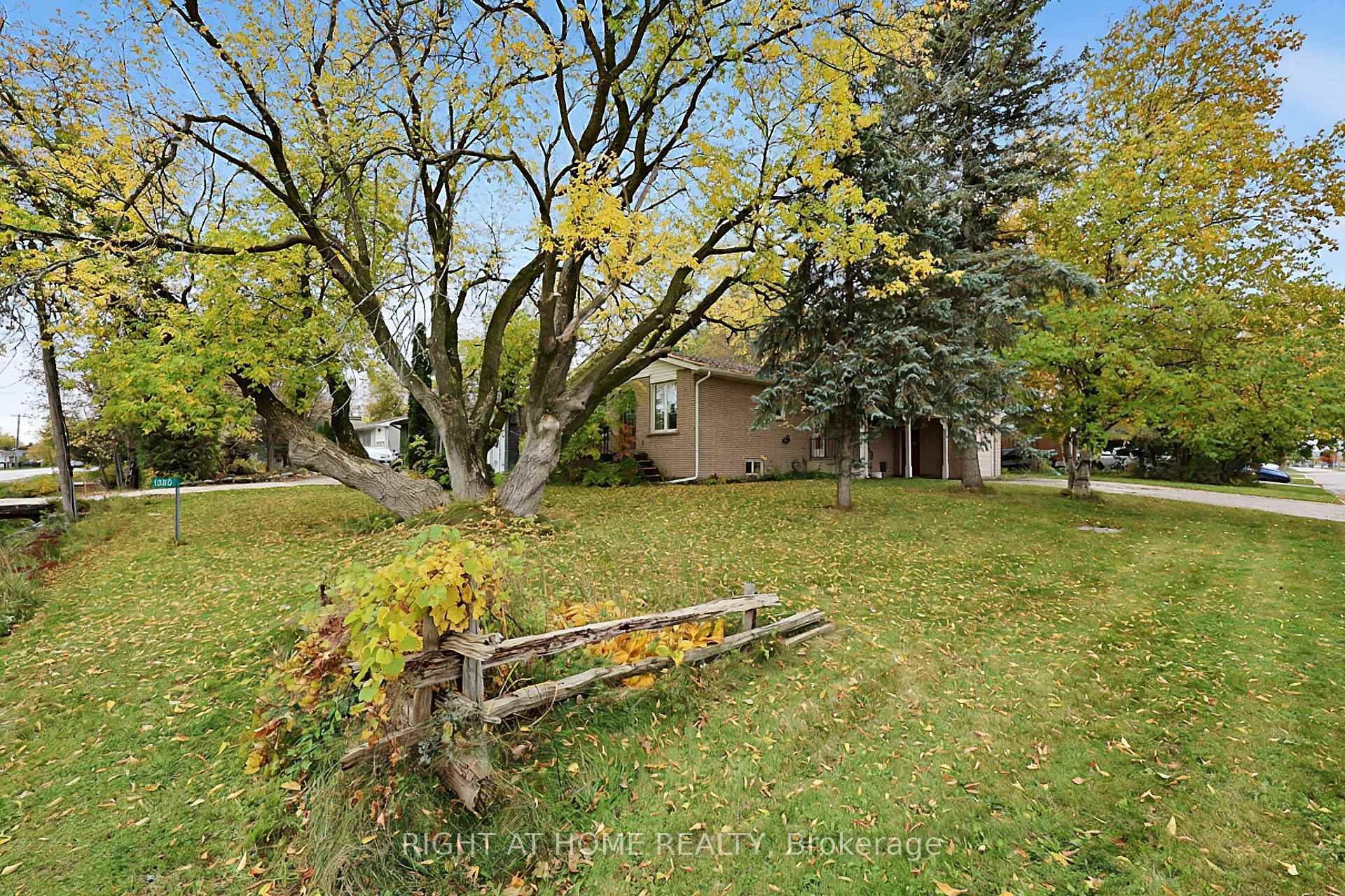 Photo 2 of 1080 County Road 42, Clearview, Stayner — HOMEH