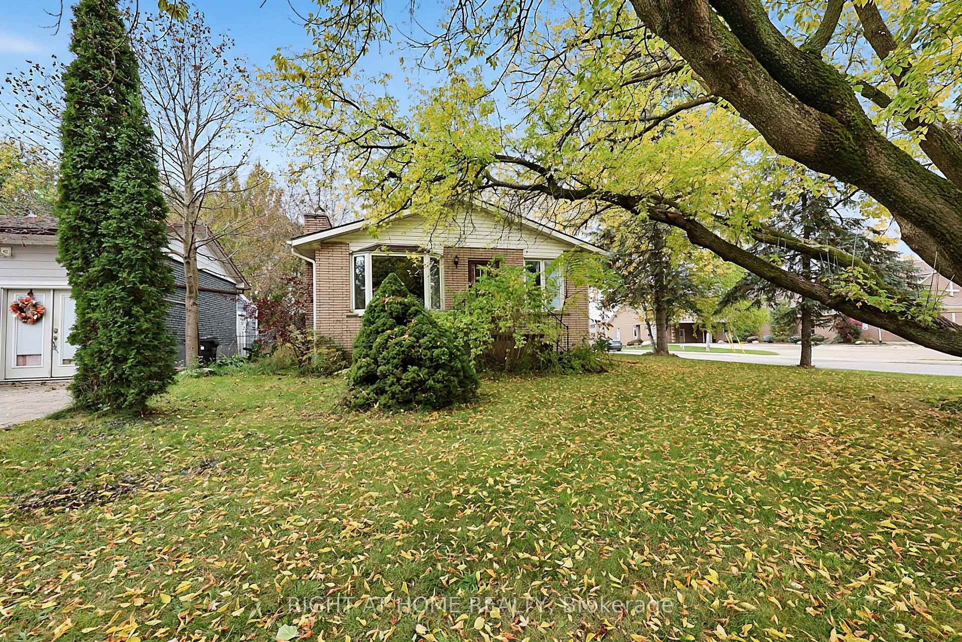 Photo 3 of 1080 County Road 42, Clearview, Stayner — HOMEH