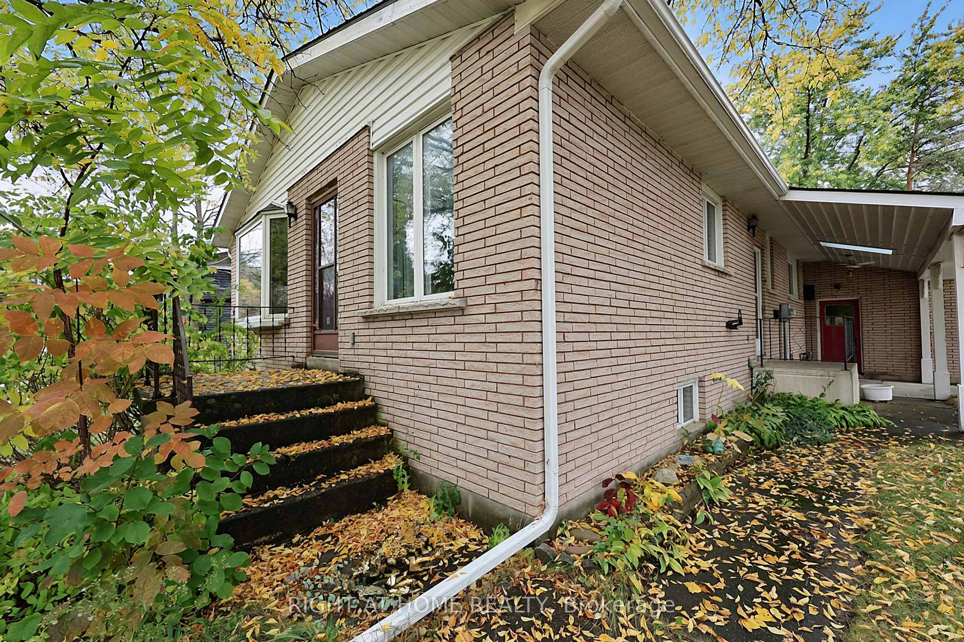 Photo 4 of 1080 County Road 42, Clearview, Stayner — HOMEH