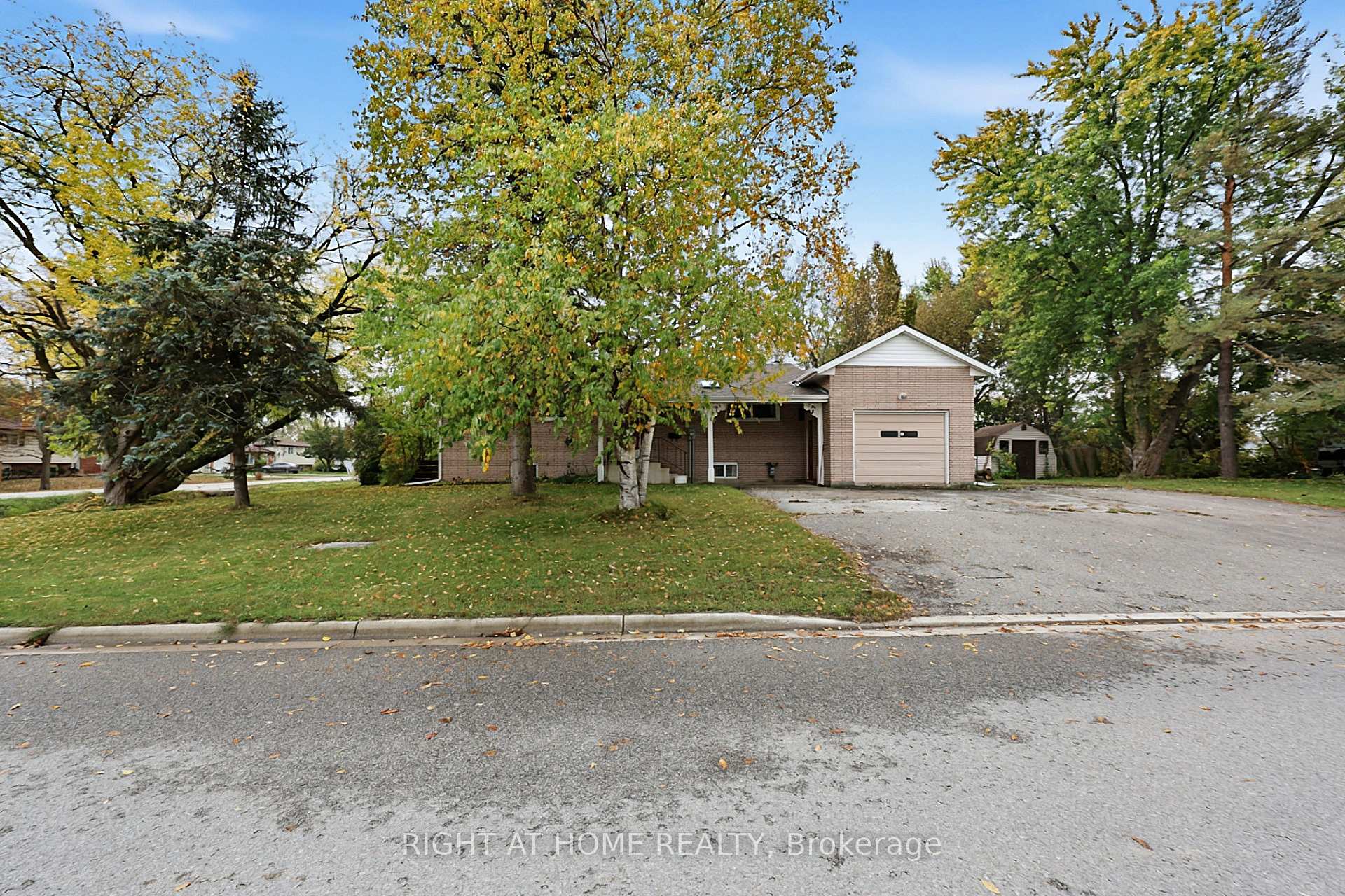 Photo 5 of 1080 County Road 42, Clearview, Stayner — HOMEH