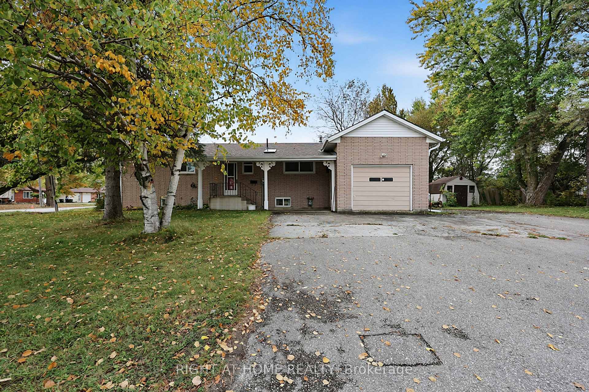 Photo 6 of 1080 County Road 42, Clearview, Stayner — HOMEH