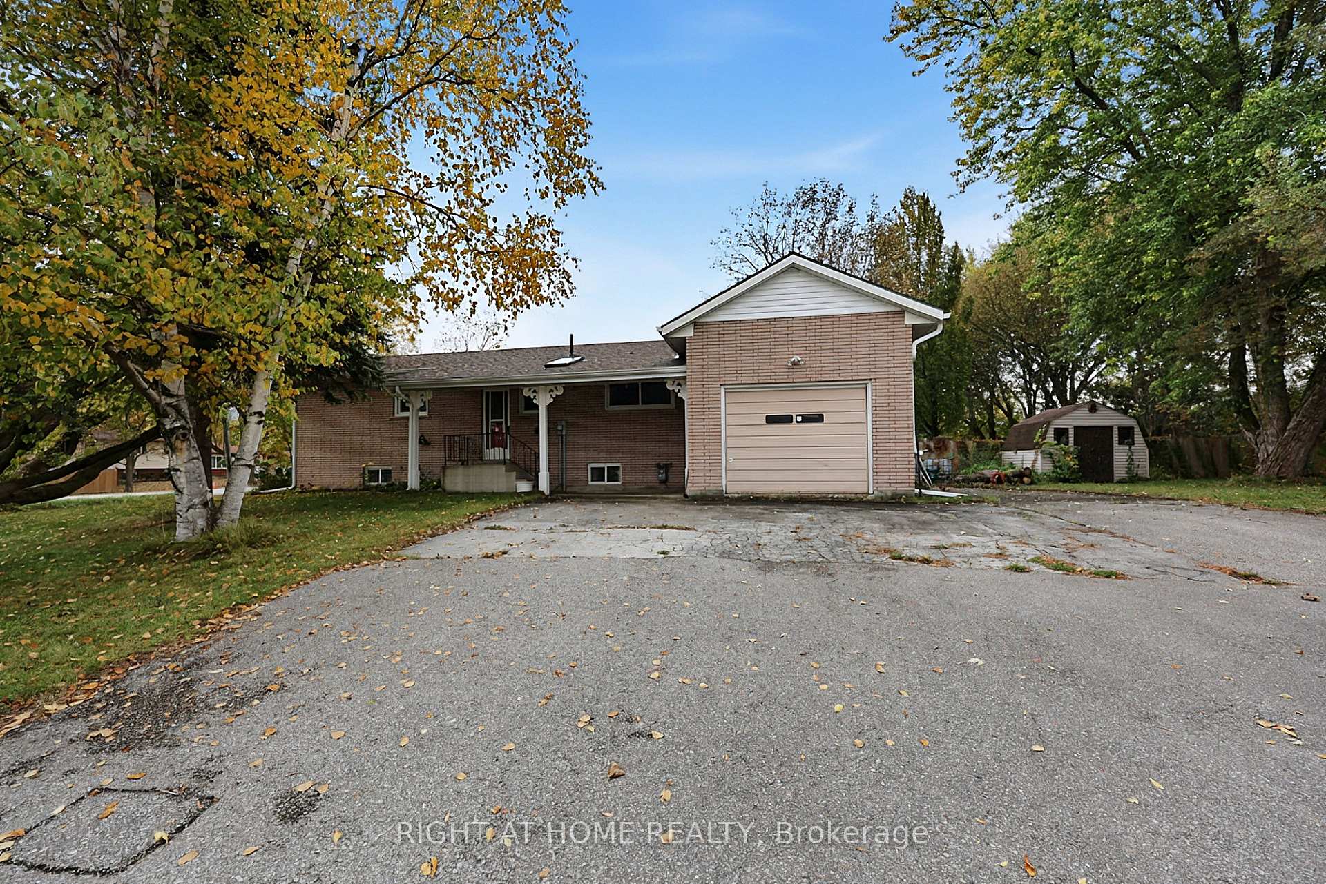 Photo 7 of 1080 County Road 42, Clearview, Stayner — HOMEH