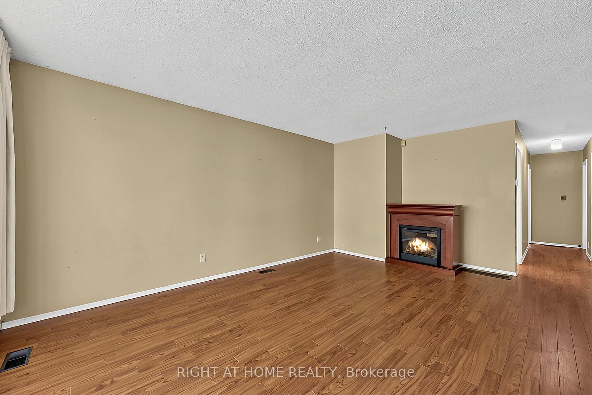 Photo 10 of 1080 County Road 42, Clearview, Stayner — HOMEH