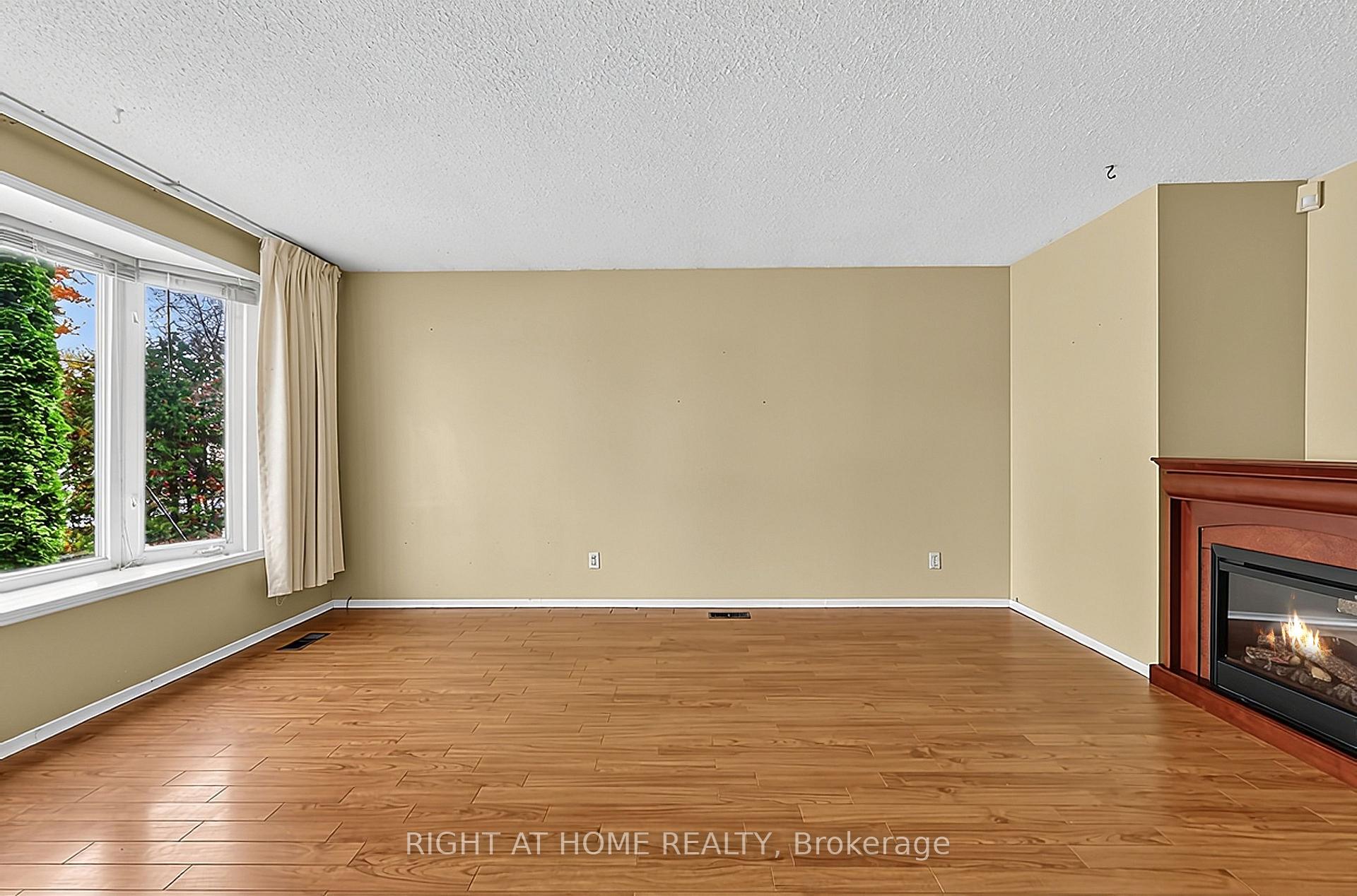 Photo 11 of 1080 County Road 42, Clearview, Stayner — HOMEH