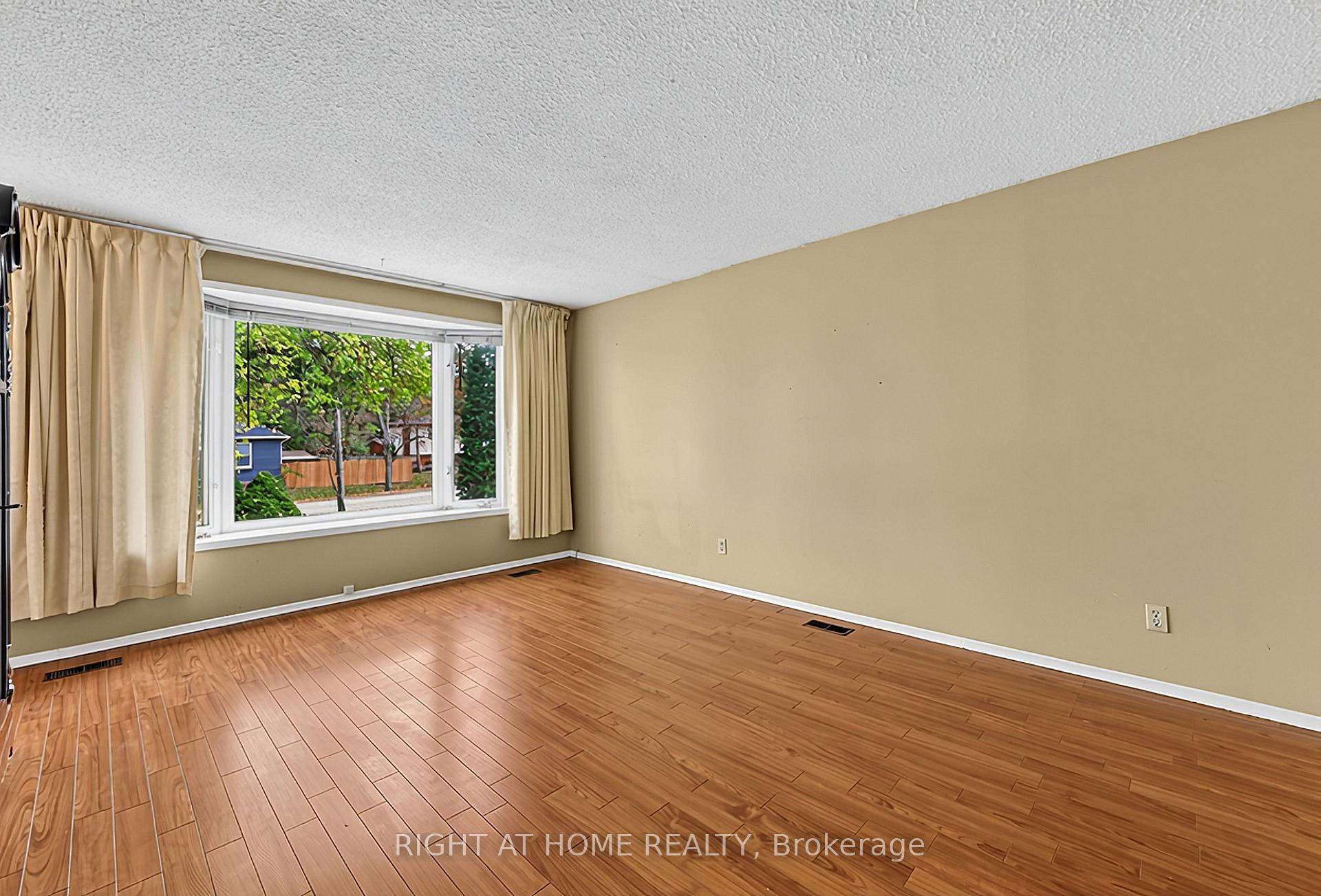 Photo 13 of 1080 County Road 42, Clearview, Stayner — HOMEH