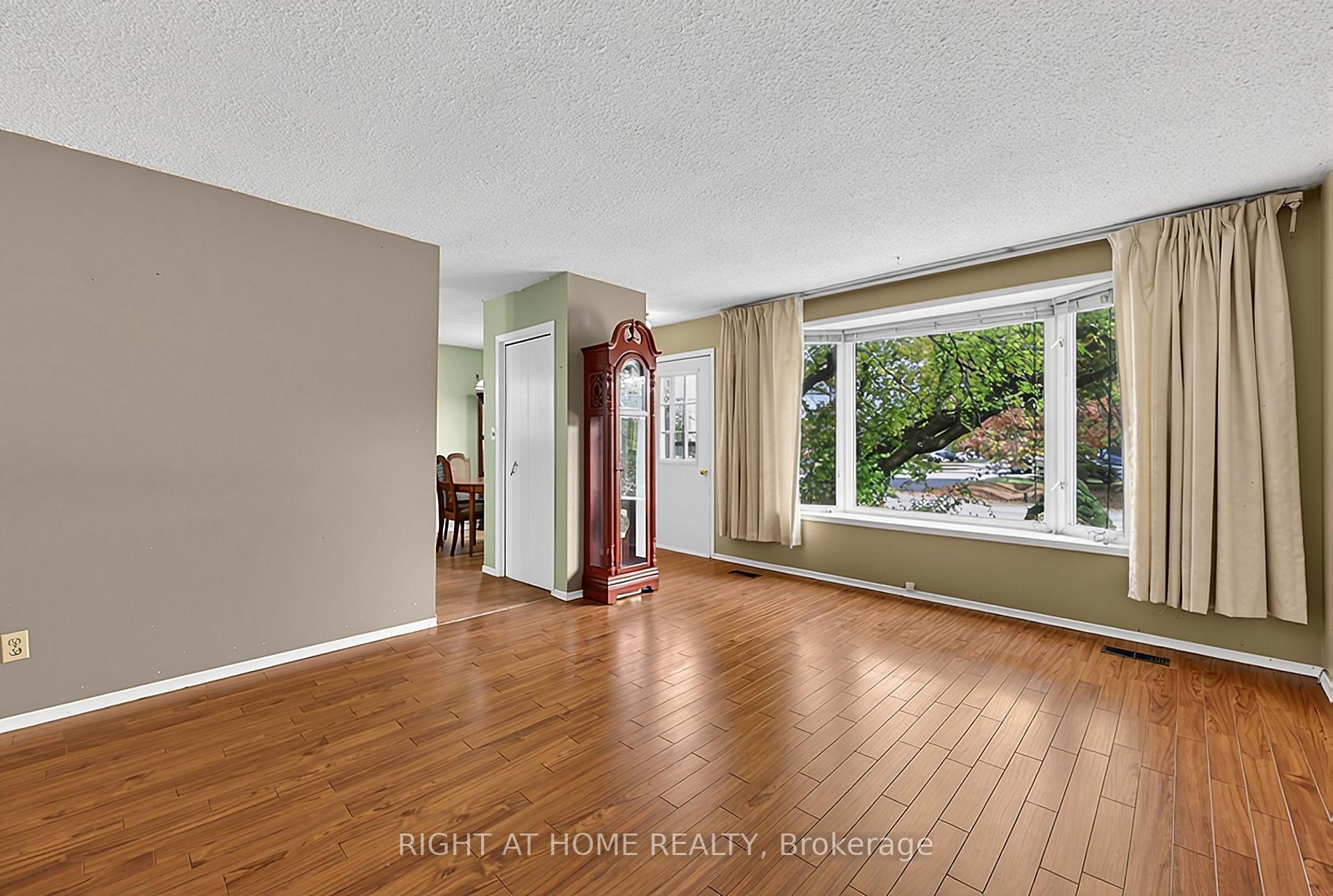 Photo 14 of 1080 County Road 42, Clearview, Stayner — HOMEH