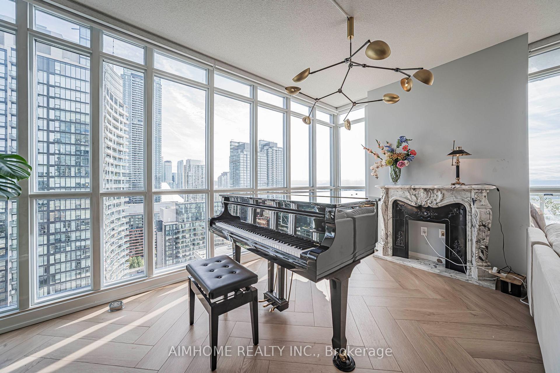 Photo 6 of Unit 3206, 15 Iceboat Terrace, Toronto, Waterfront Communities — HOMEH