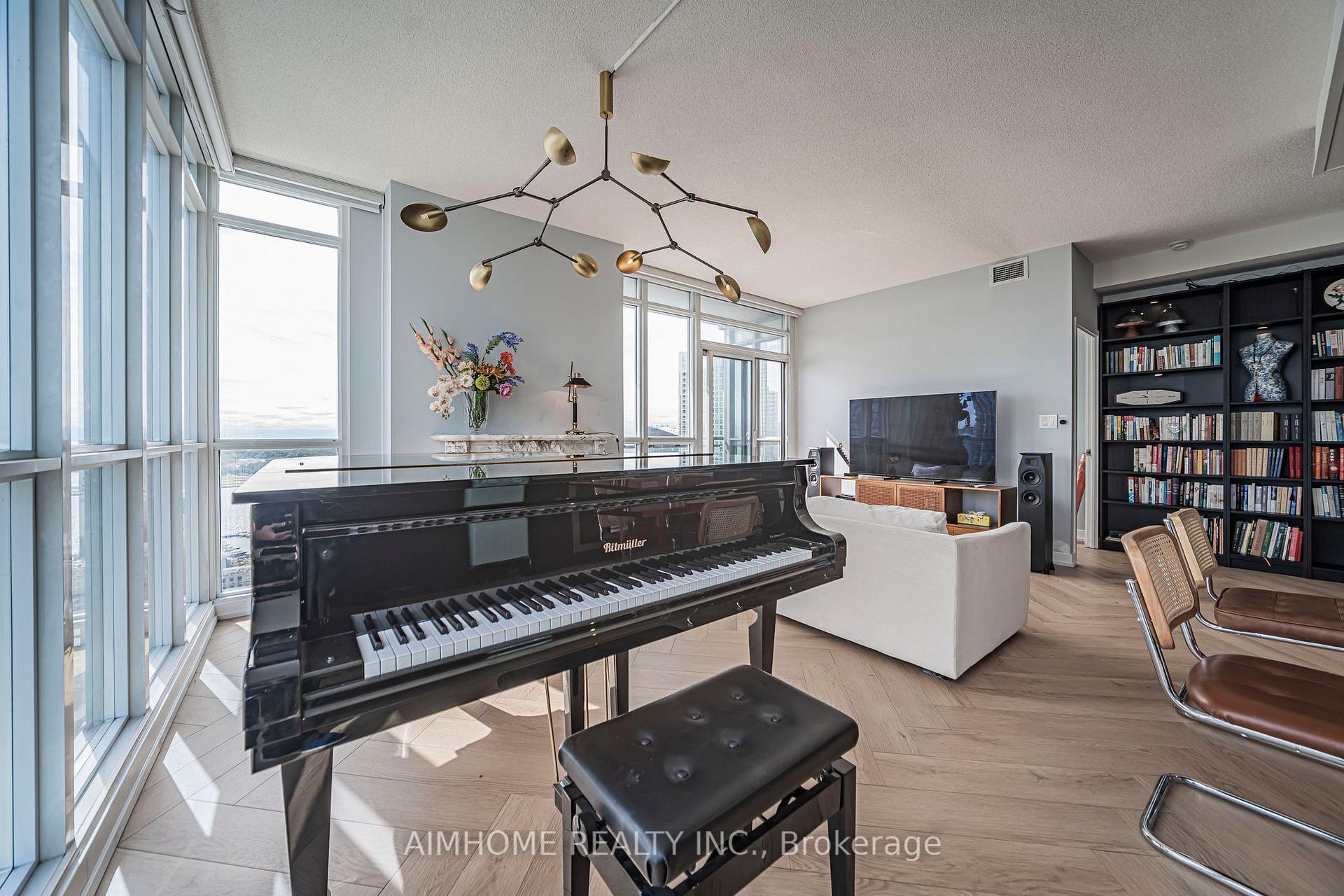 Photo 8 of Unit 3206, 15 Iceboat Terrace, Toronto, Waterfront Communities — HOMEH