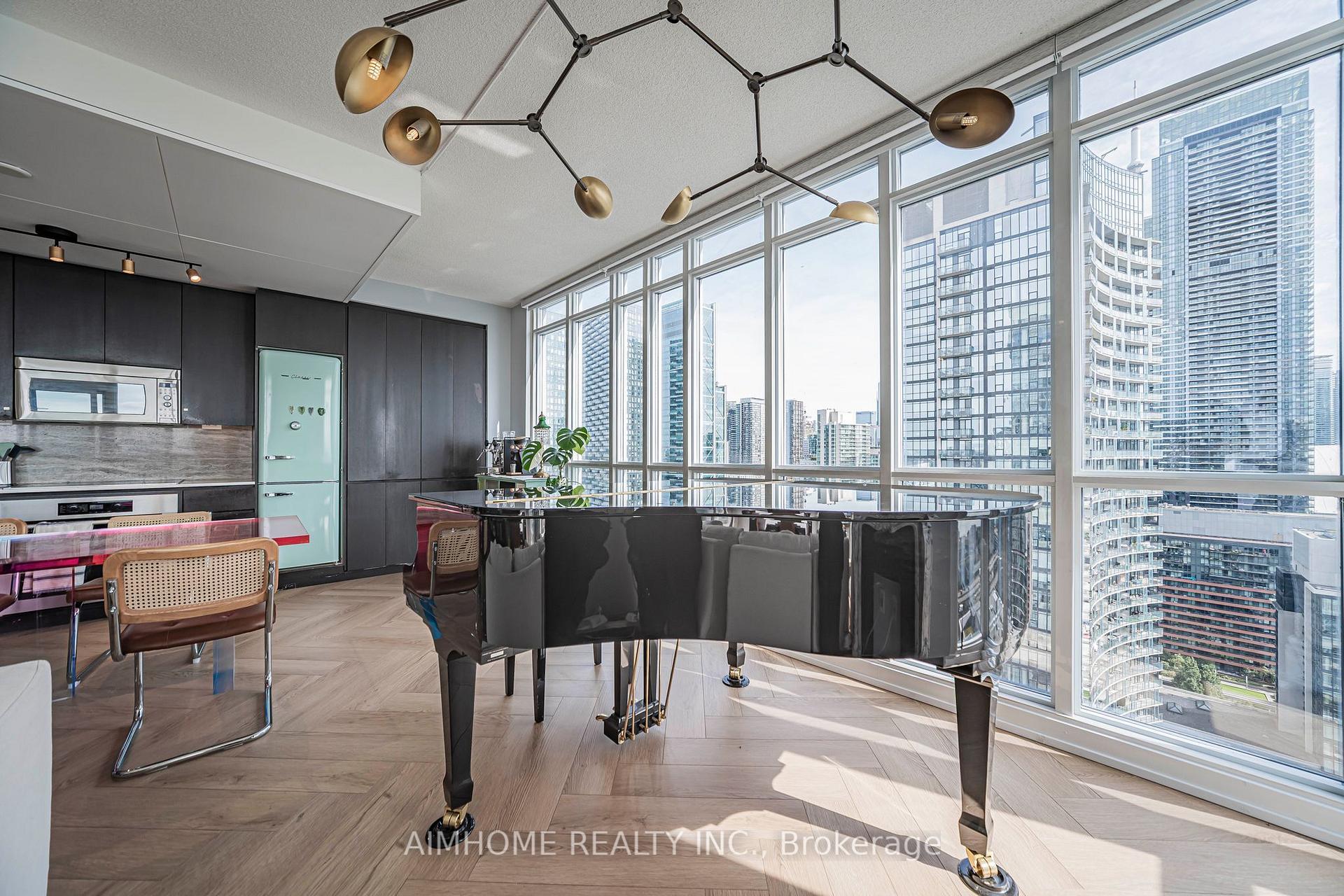 Photo 9 of Unit 3206, 15 Iceboat Terrace, Toronto, Waterfront Communities — HOMEH