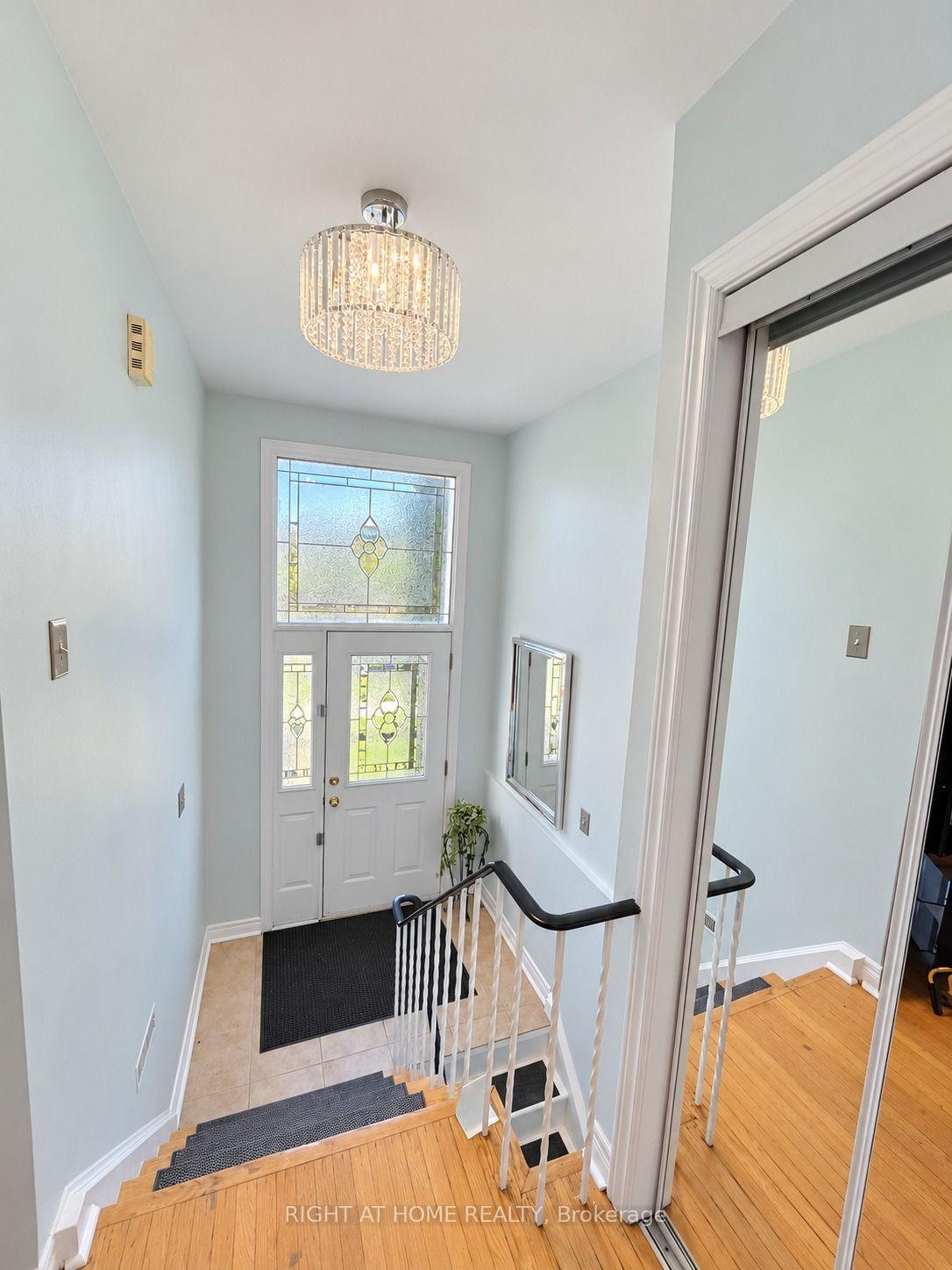 Photo 5 of 101 Hanson Road, Mississauga, Fairview — HOMEH