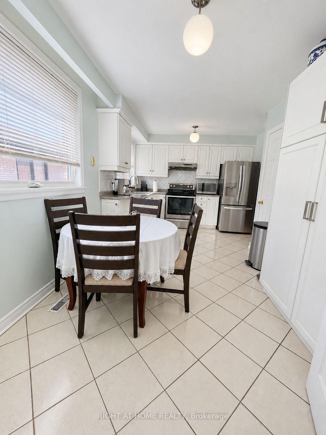 Photo 8 of 101 Hanson Road, Mississauga, Fairview — HOMEH