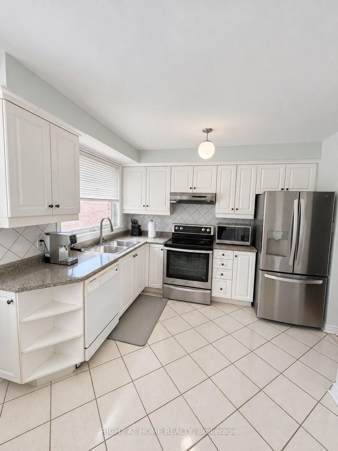 Photo 9 of 101 Hanson Road, Mississauga, Fairview — HOMEH