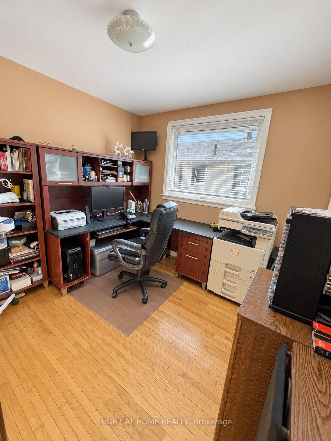 Photo 10 of 101 Hanson Road, Mississauga, Fairview — HOMEH