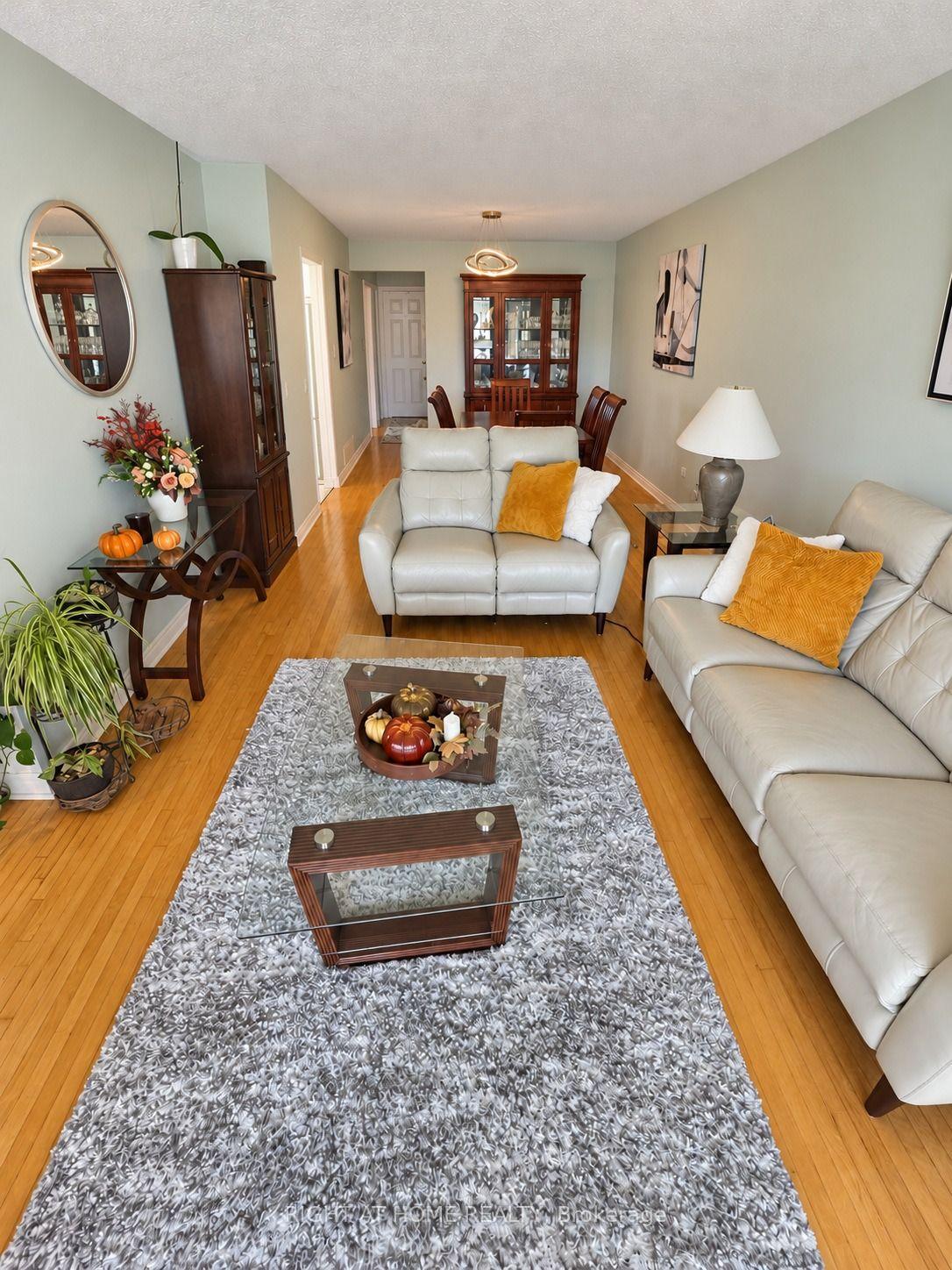 Photo 15 of 101 Hanson Road, Mississauga, Fairview — HOMEH