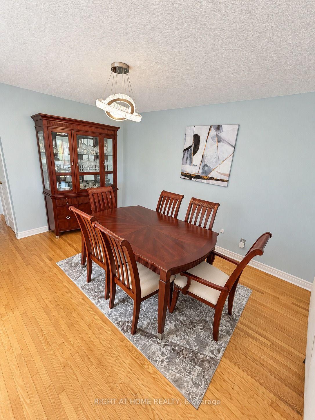 Photo 16 of 101 Hanson Road, Mississauga, Fairview — HOMEH