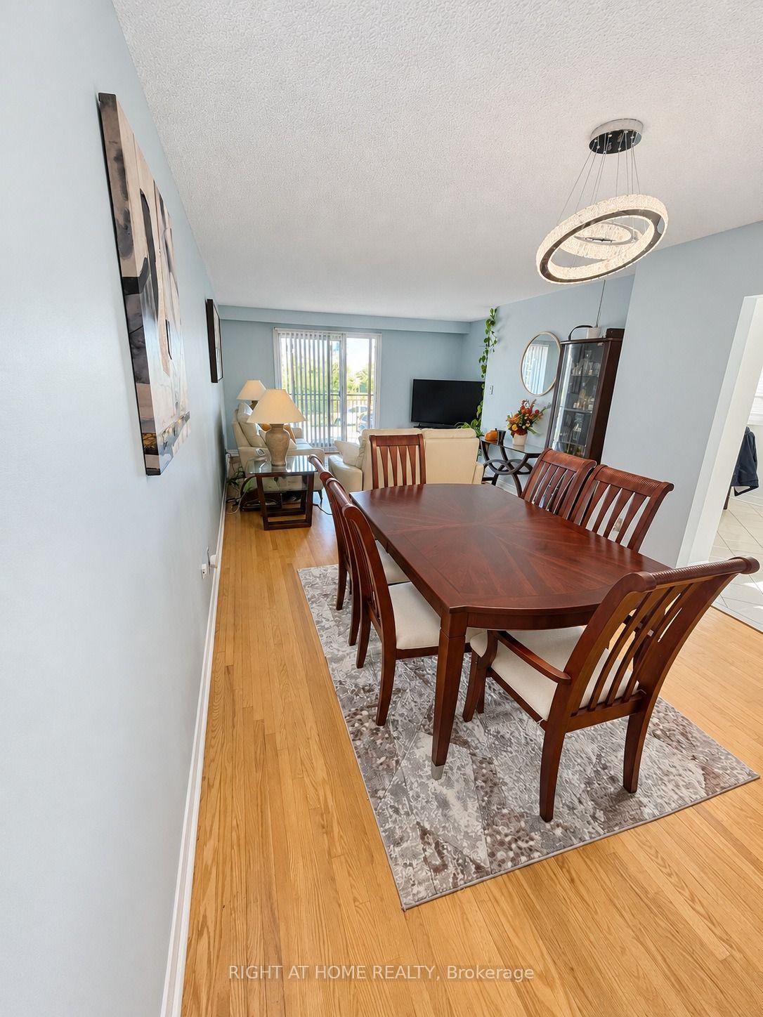 Photo 18 of 101 Hanson Road, Mississauga, Fairview — HOMEH
