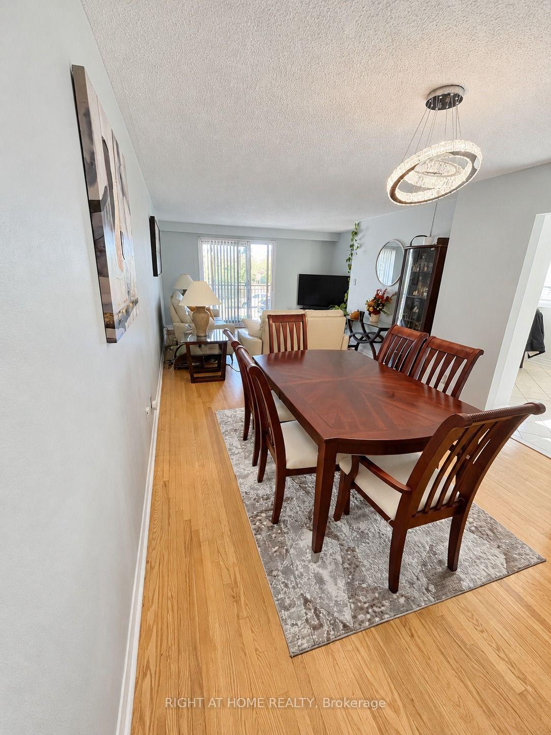 Photo 19 of 101 Hanson Road, Mississauga, Fairview — HOMEH