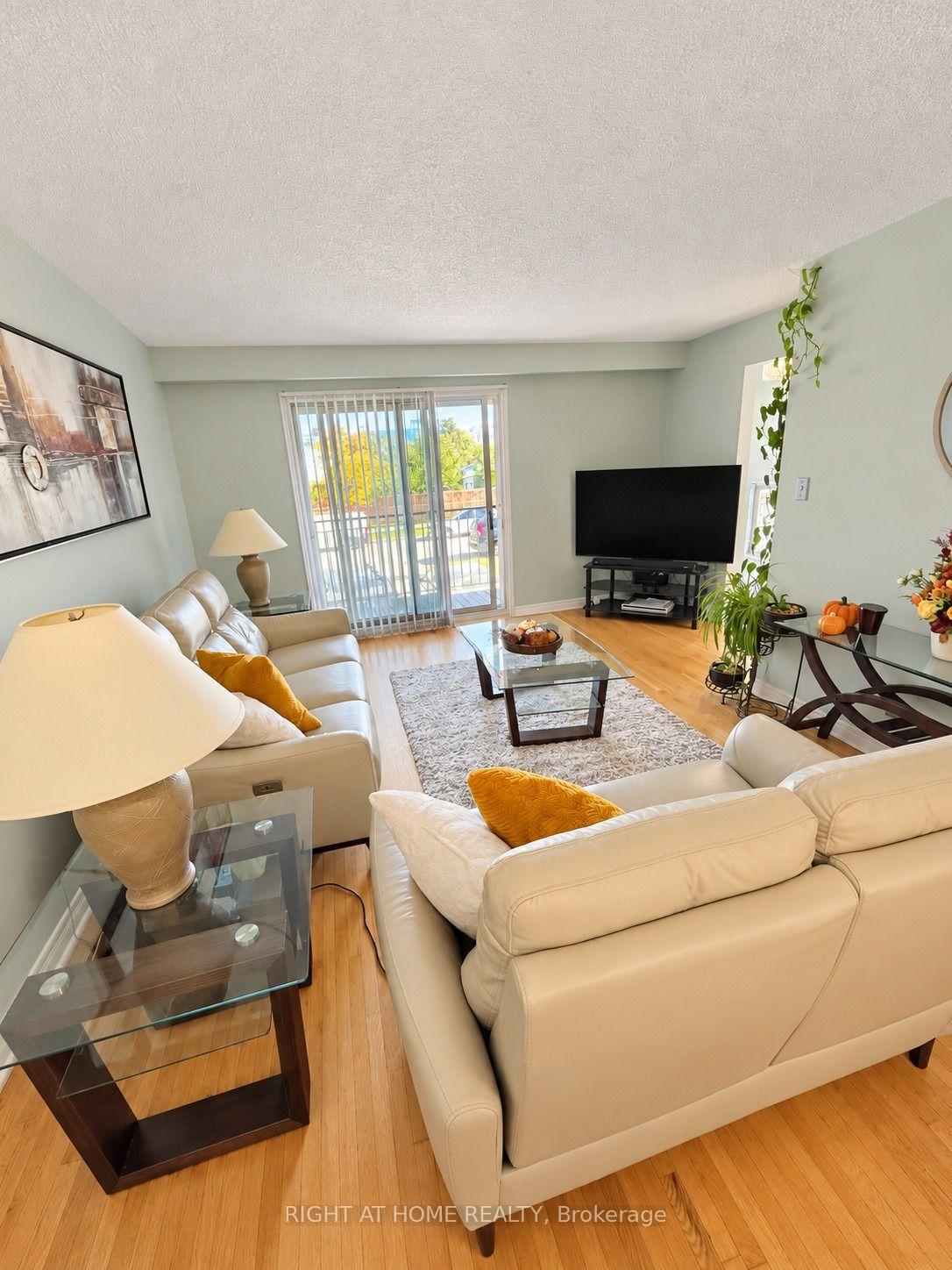 Photo 20 of 101 Hanson Road, Mississauga, Fairview — HOMEH