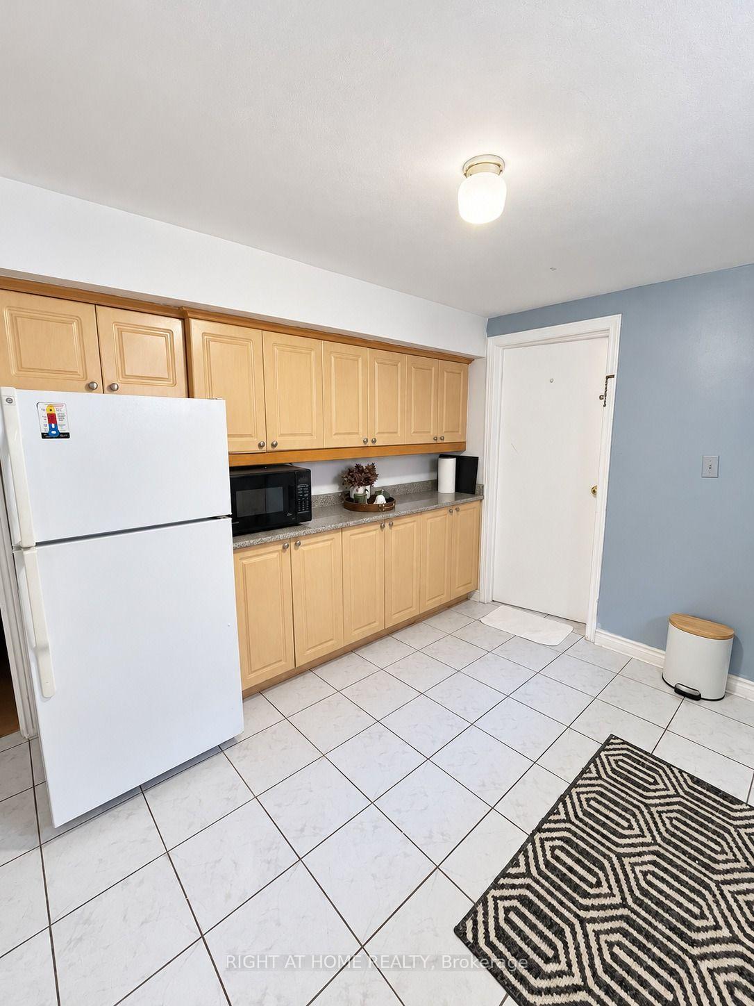 Photo 29 of 101 Hanson Road, Mississauga, Fairview — HOMEH
