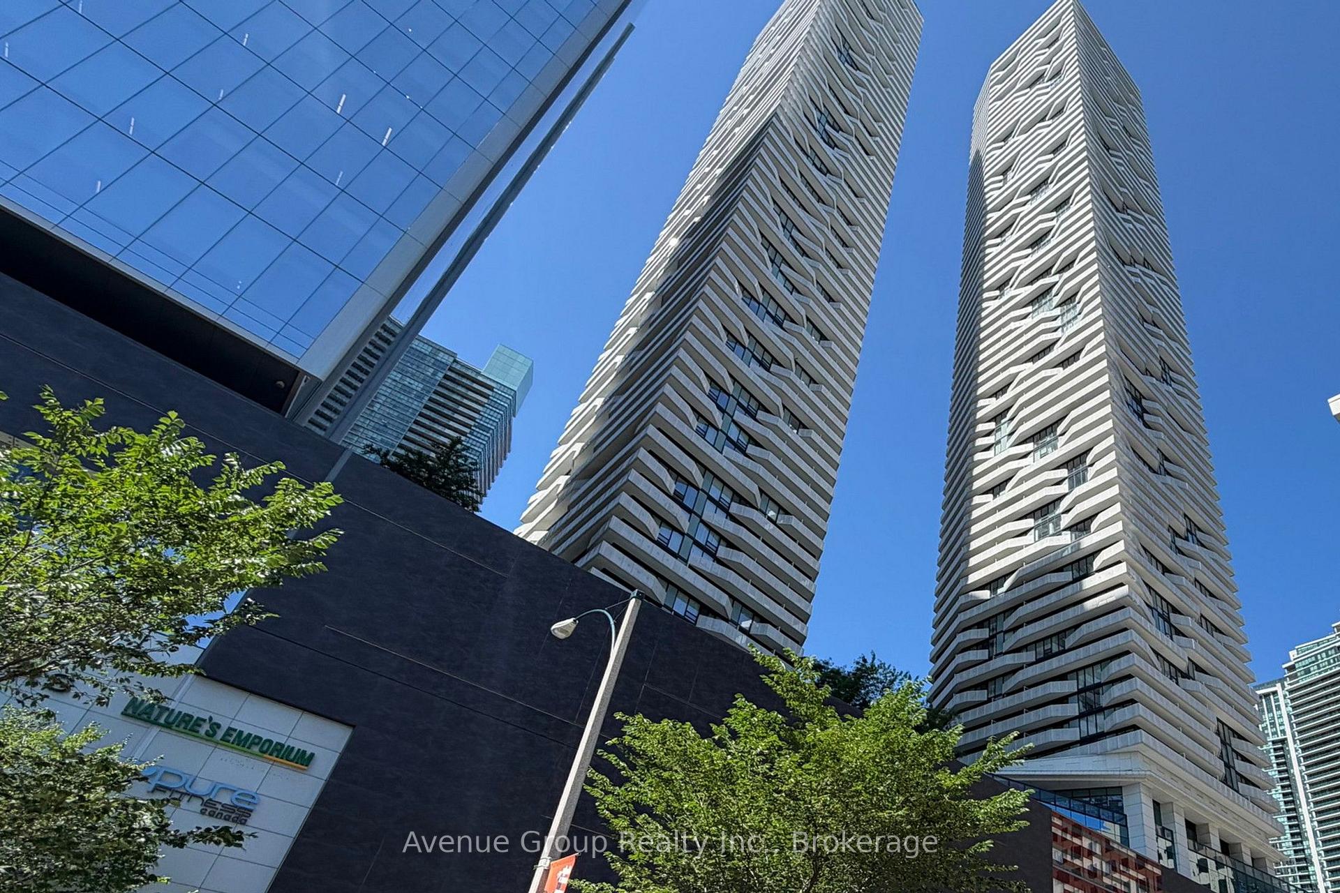 Photo 2 of Unit 1705, 100 Harbour Street, Toronto, Waterfront Communities — HOMEH