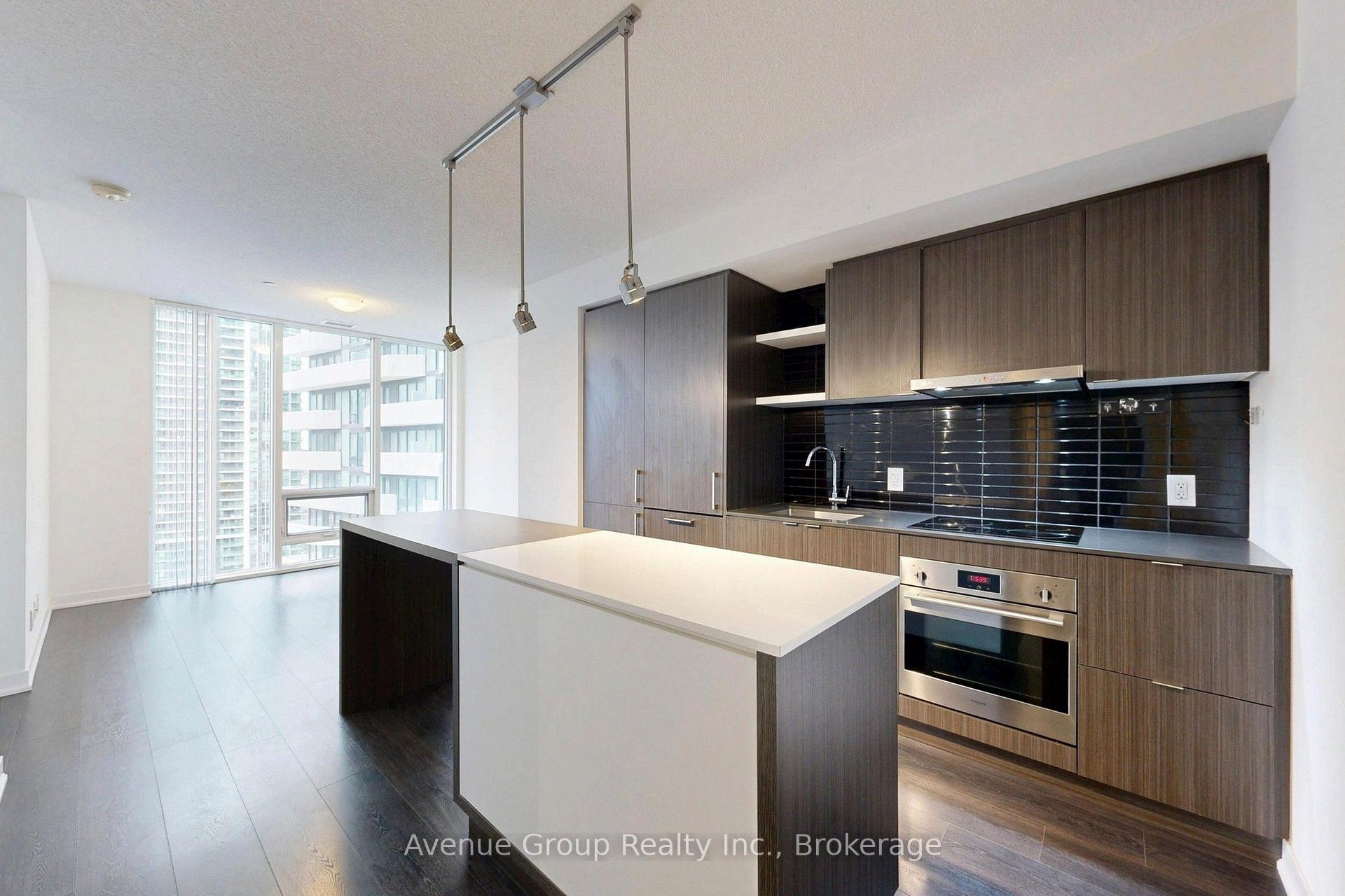 Photo 6 of Unit 1705, 100 Harbour Street, Toronto, Waterfront Communities — HOMEH