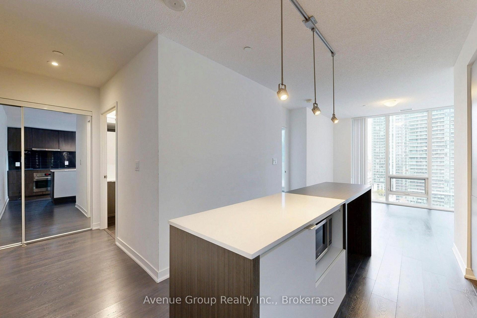 Photo 11 of Unit 1705, 100 Harbour Street, Toronto, Waterfront Communities — HOMEH