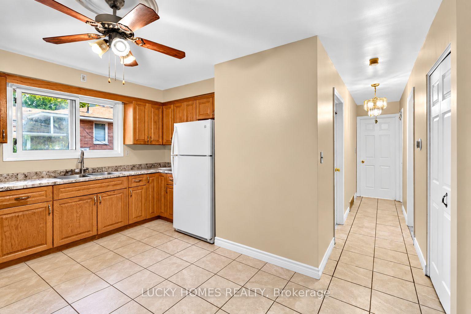 Photo 17 of 3061 Lloyd George Boulevard, Windsor, Fontainbleu — HOMEH