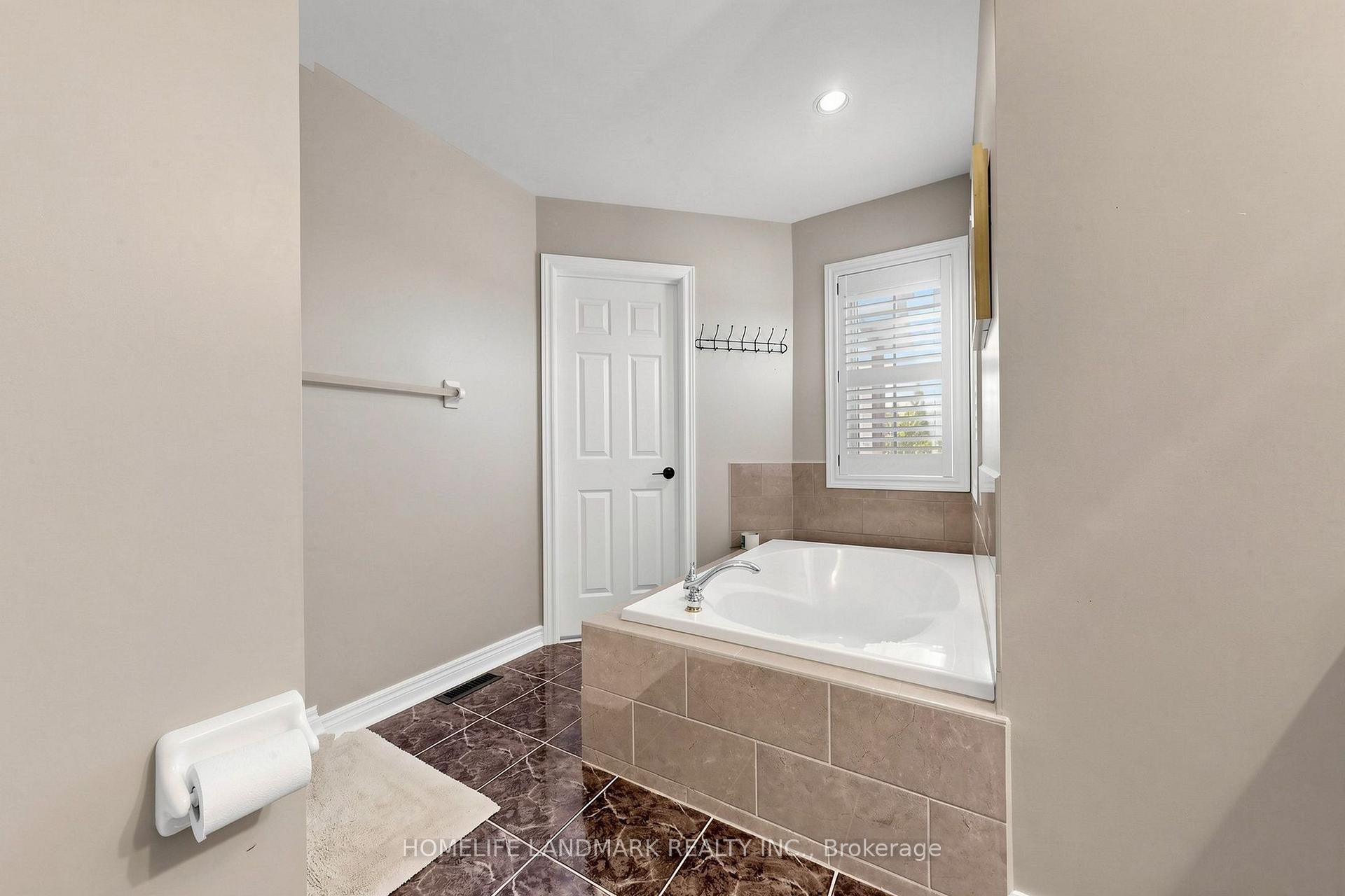 Photo 33 of 1 Trent Street, Aurora, Bayview Wellington — HOMEH