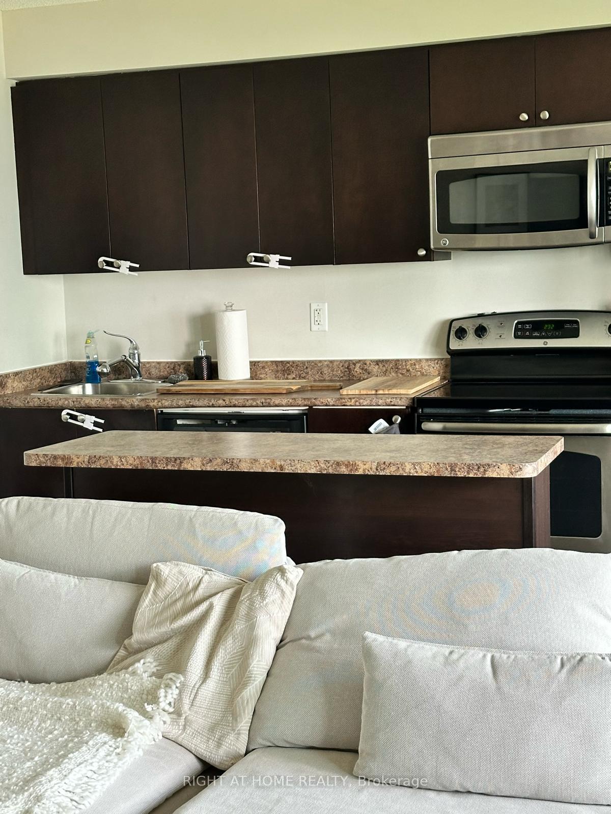 Photo 9 of Unit 155, 155 Legion Road N, Etobicoke, Mimico — HOMEH