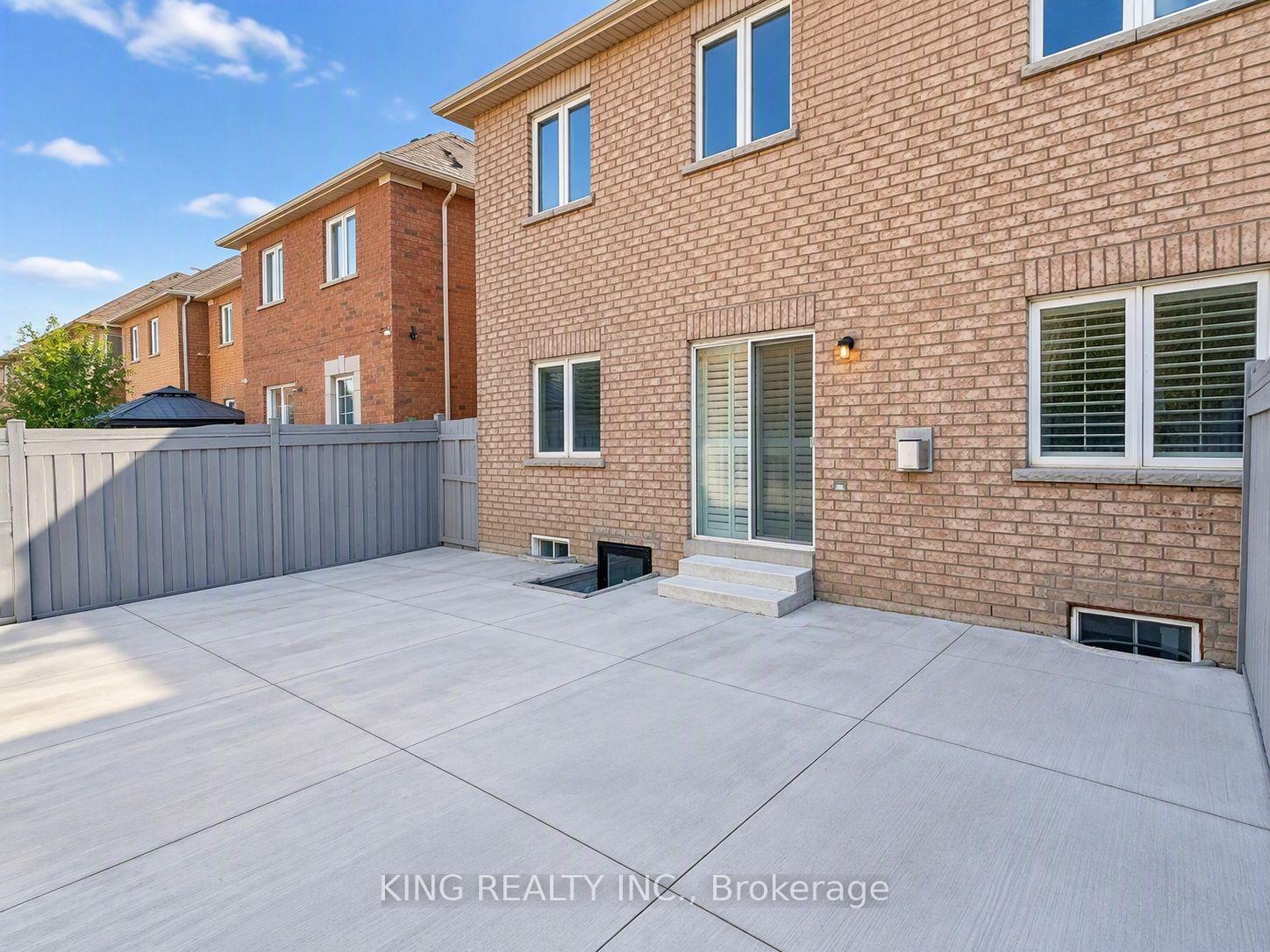 Photo 5 of 72 Baylawn Circle S, Brampton, Bram East — HOMEH