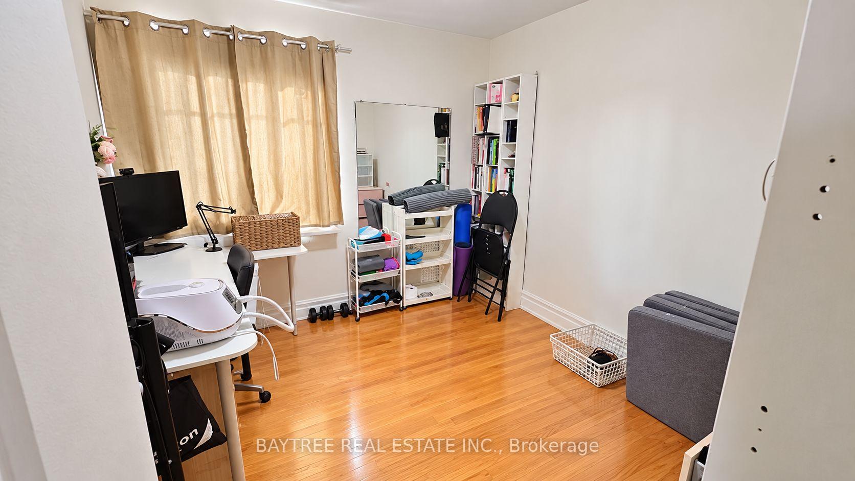Photo 14 of Unit Upper, 257 Cocksfield Avenue, North York, Bathurst Manor — HOMEH