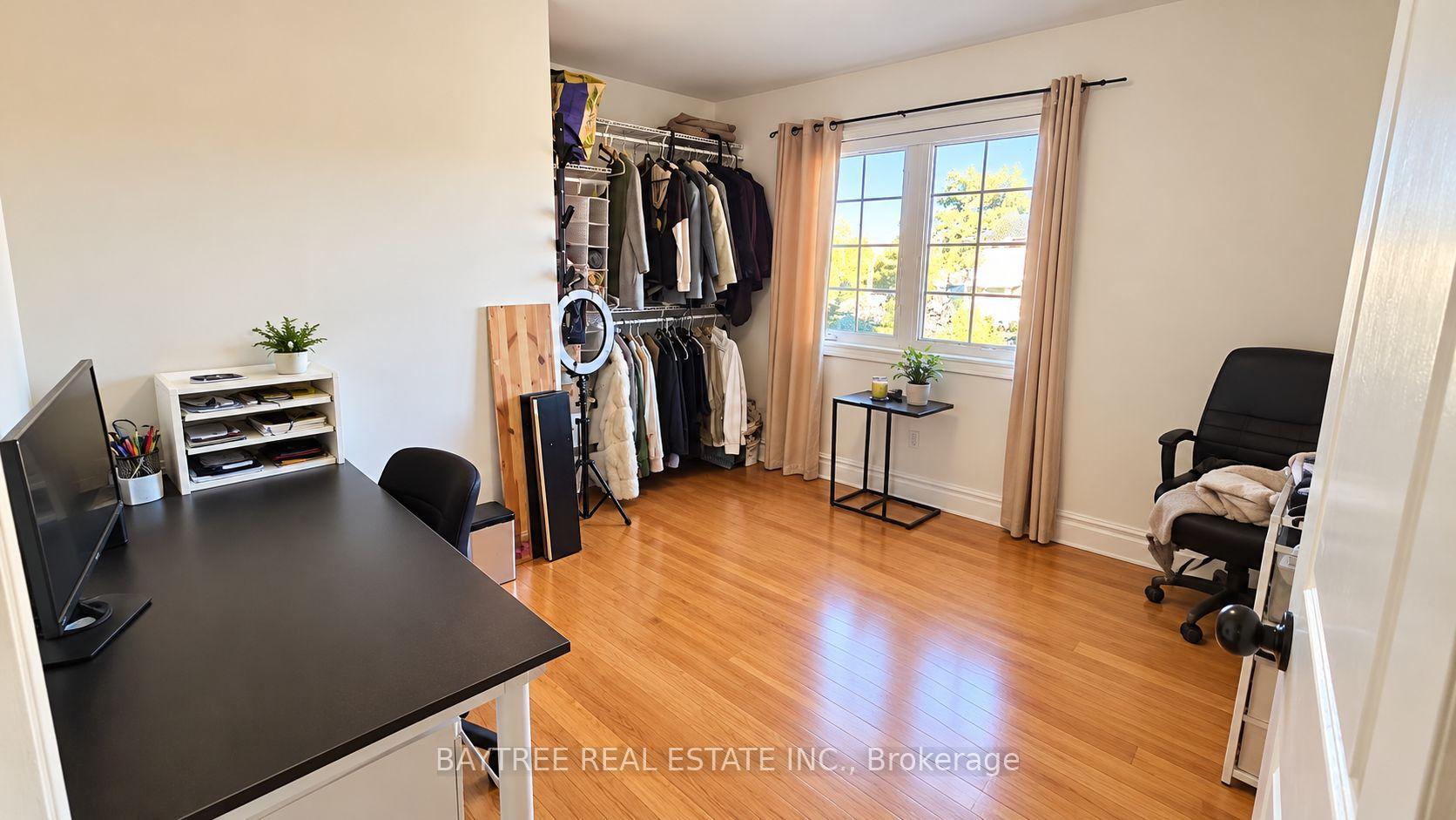 Photo 16 of Unit Upper, 257 Cocksfield Avenue, North York, Bathurst Manor — HOMEH