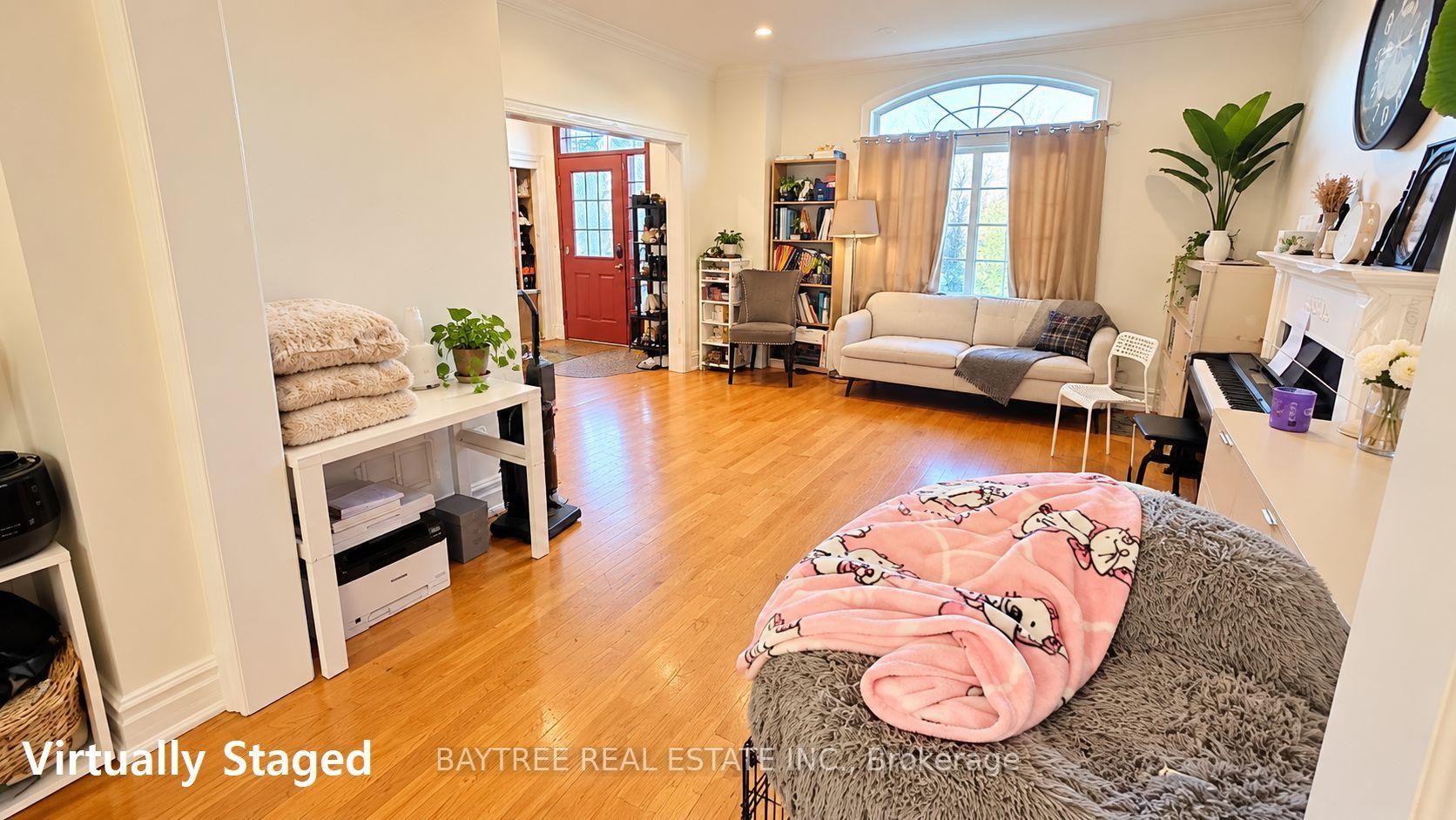 Photo 7 of Unit Upper, 257 Cocksfield Avenue, North York, Bathurst Manor — HOMEH