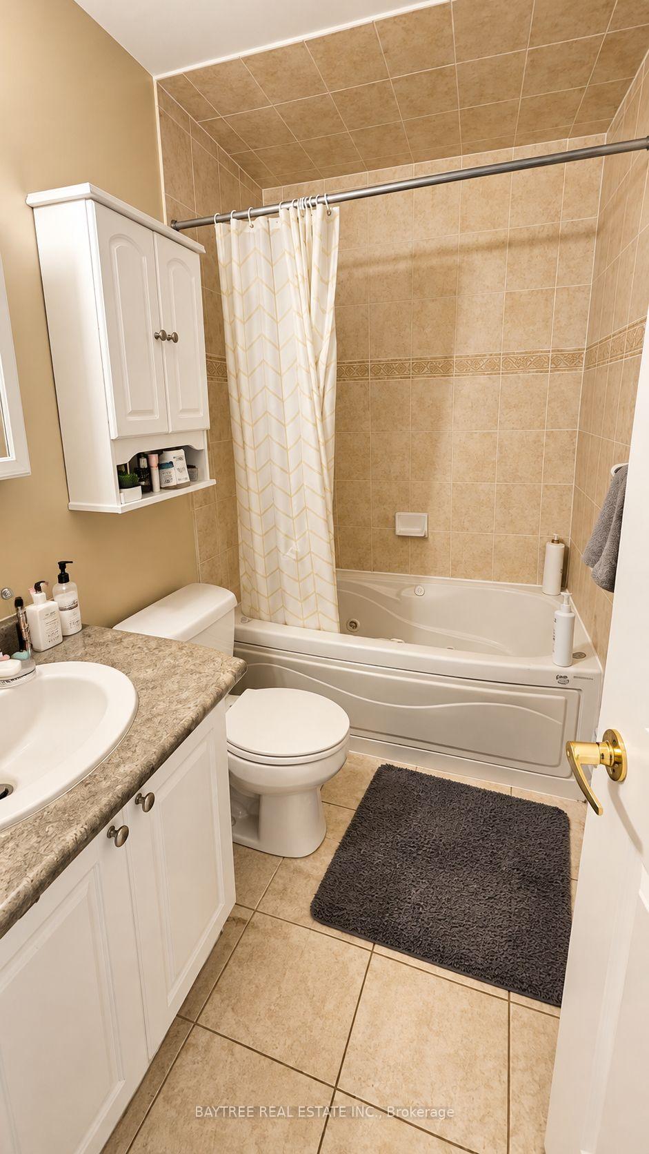 Photo 29 of Unit Upper, 257 Cocksfield Avenue, North York, Bathurst Manor — HOMEH