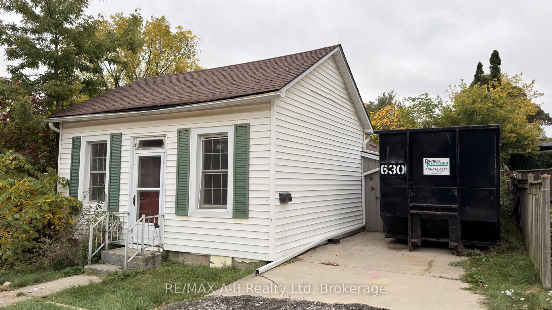 Photo 2 of 21 Henry Street, Cambridge, Christopher-Champlain — HOMEH