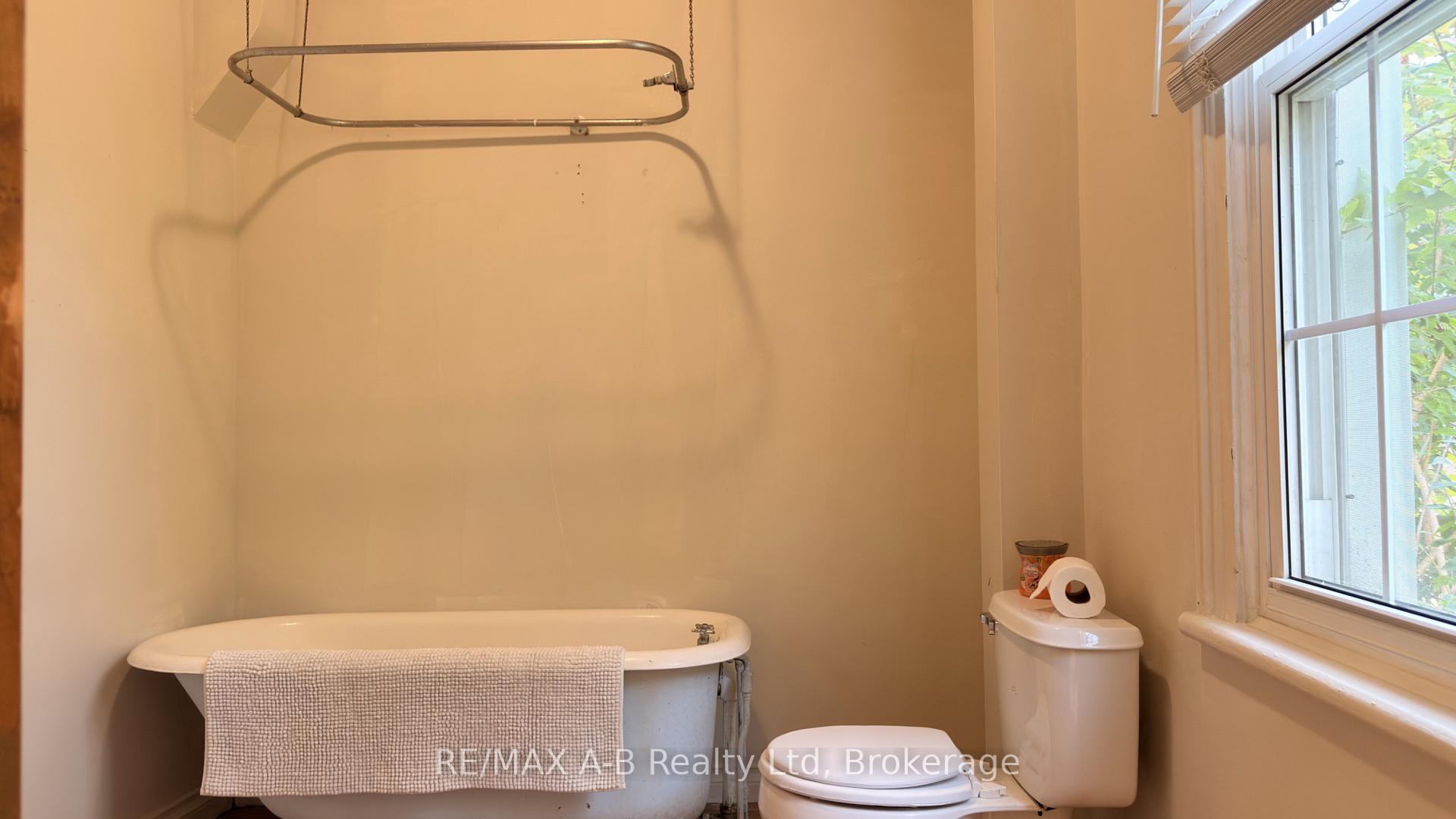 Photo 17 of 21 Henry Street, Cambridge, Christopher-Champlain — HOMEH