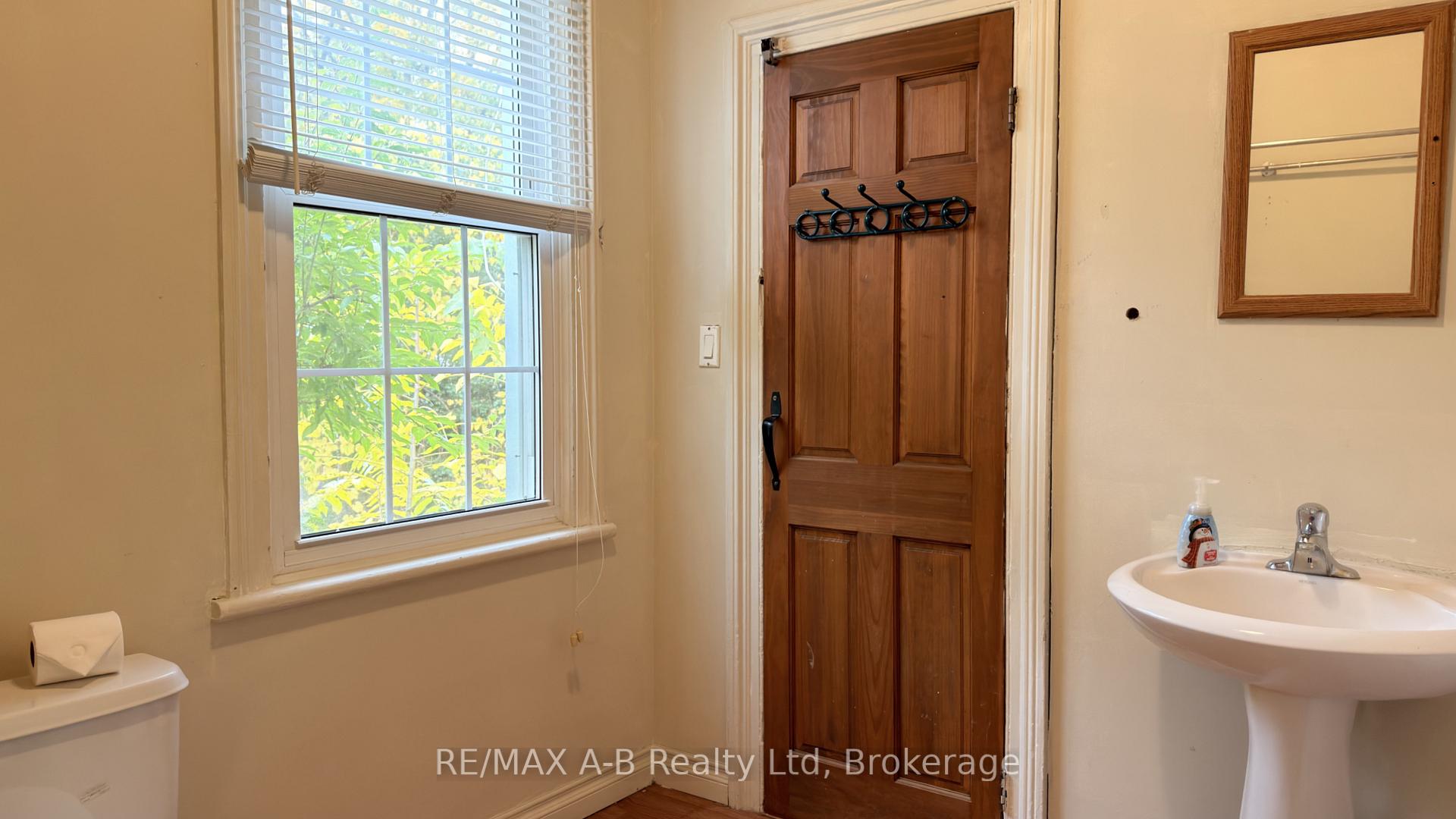 Photo 18 of 21 Henry Street, Cambridge, Christopher-Champlain — HOMEH
