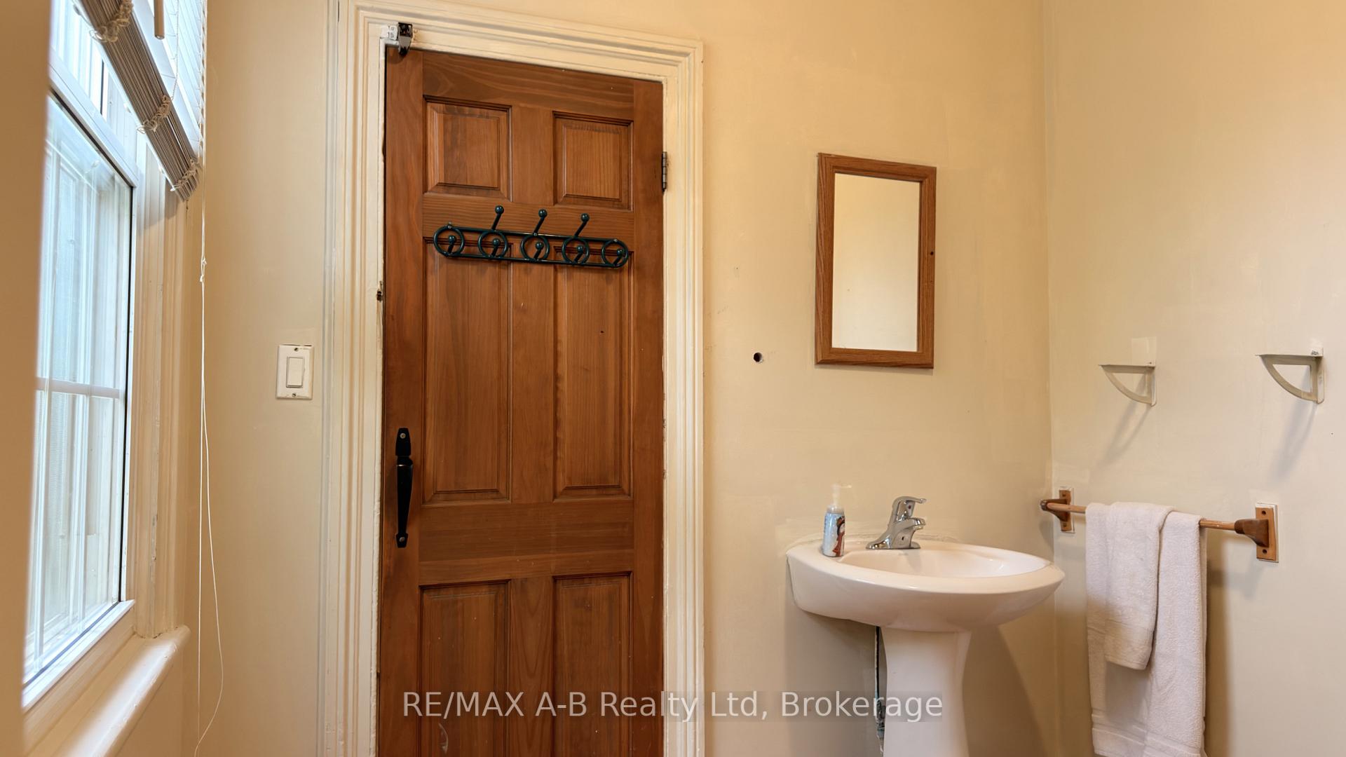 Photo 19 of 21 Henry Street, Cambridge, Christopher-Champlain — HOMEH