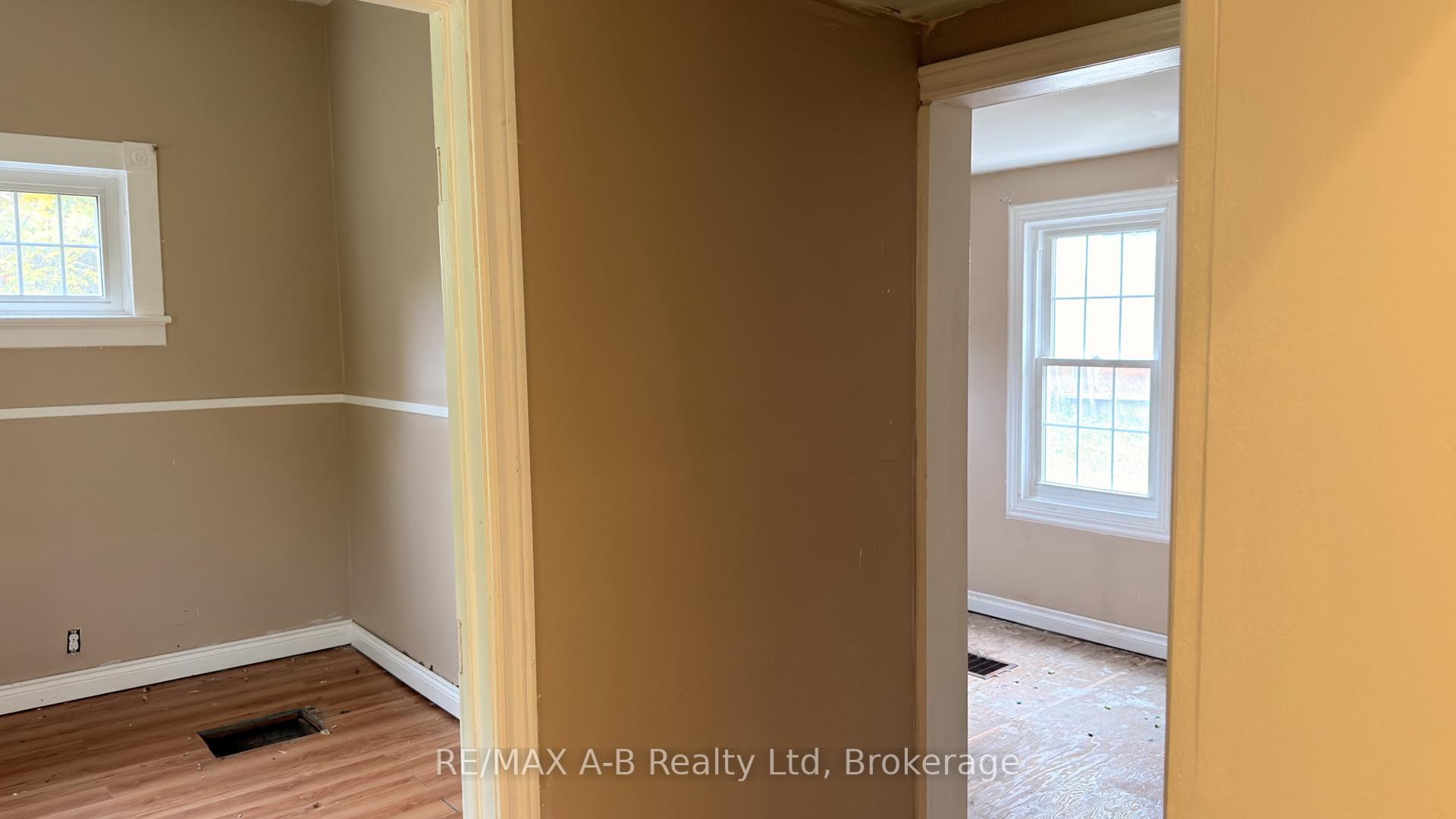 Photo 26 of 21 Henry Street, Cambridge, Christopher-Champlain — HOMEH