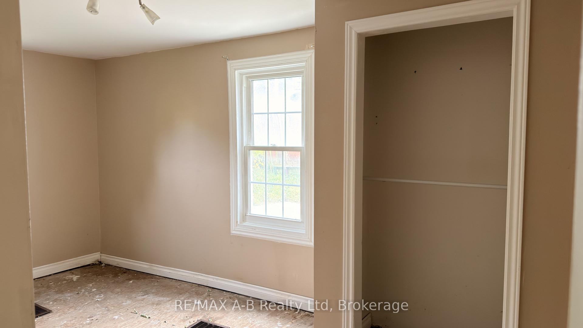 Photo 27 of 21 Henry Street, Cambridge, Christopher-Champlain — HOMEH
