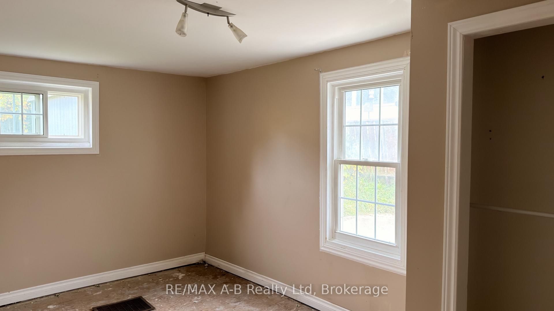 Photo 29 of 21 Henry Street, Cambridge, Christopher-Champlain — HOMEH