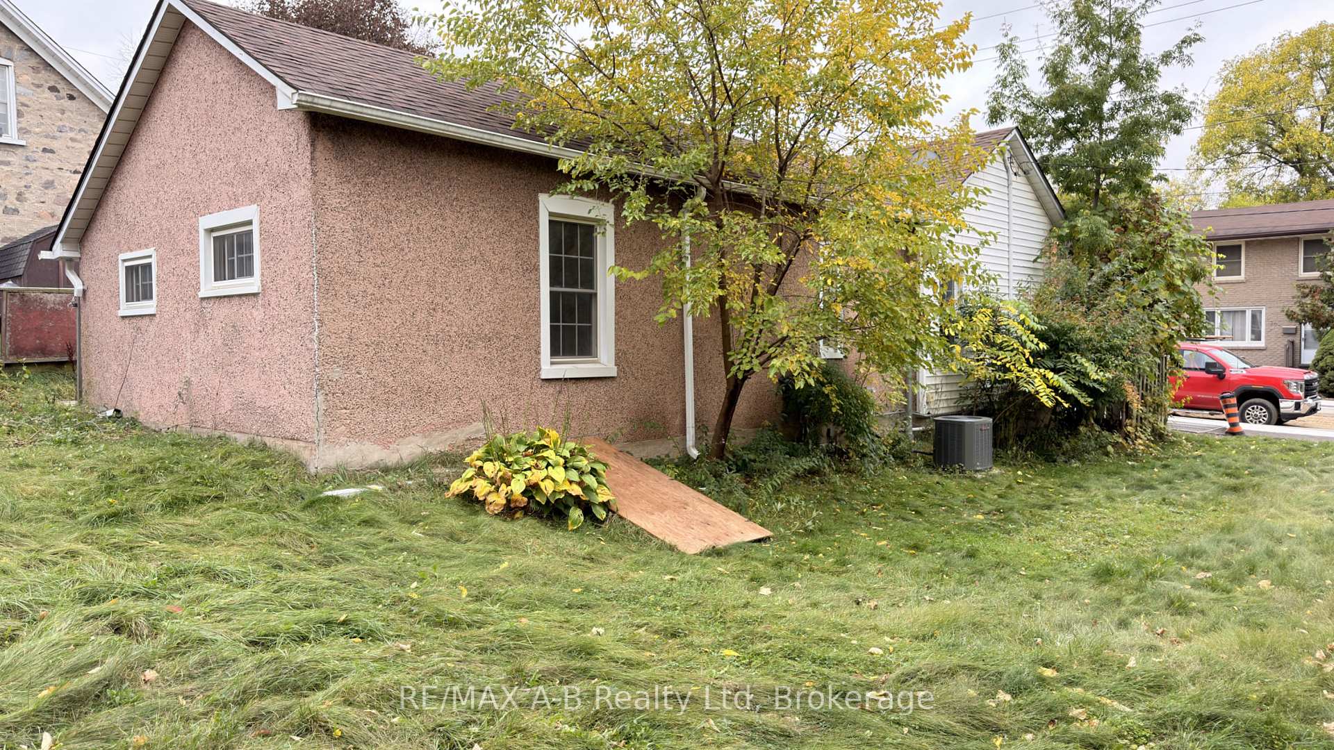 Photo 36 of 21 Henry Street, Cambridge, Christopher-Champlain — HOMEH
