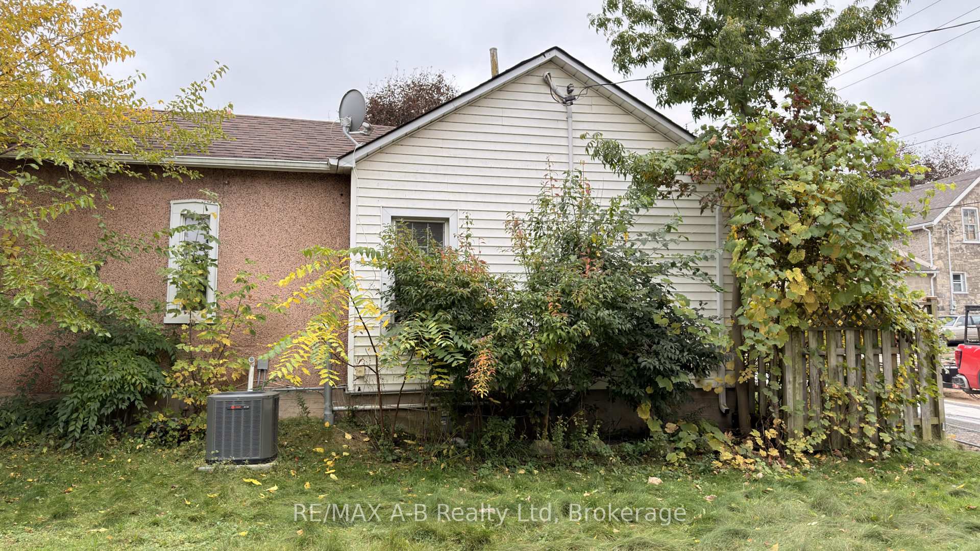 Photo 38 of 21 Henry Street, Cambridge, Christopher-Champlain — HOMEH