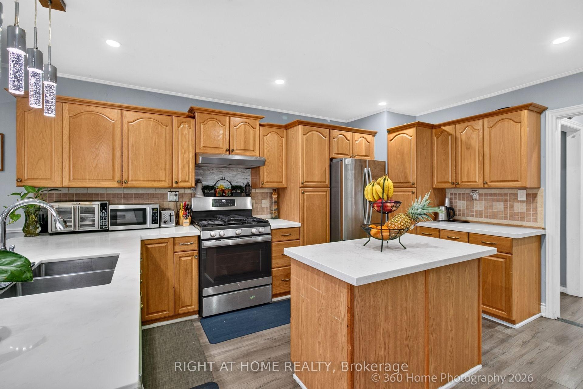 Photo 6 of 57 Cornwall Drive, Ajax, Central — HOMEH