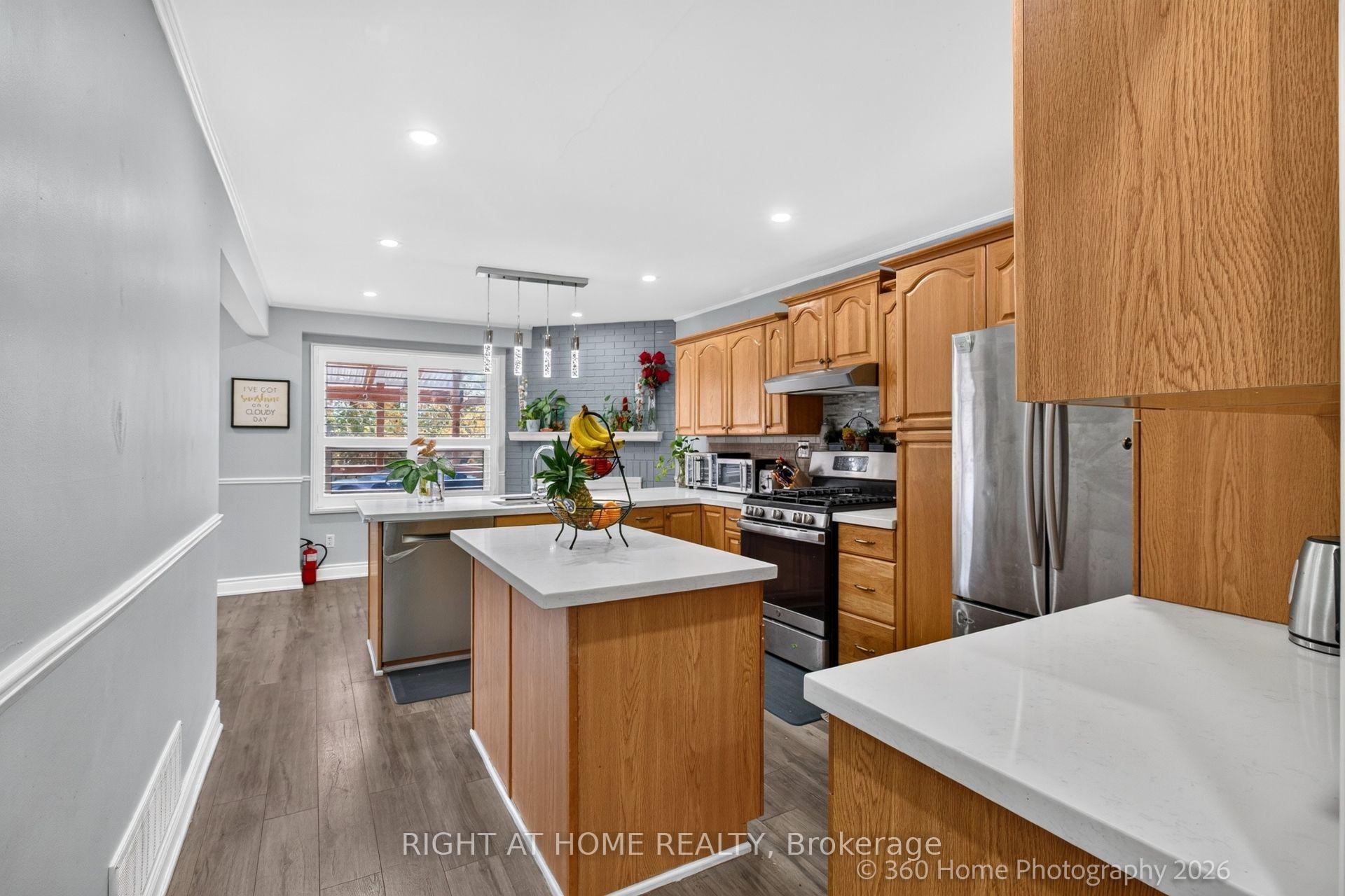 Photo 7 of 57 Cornwall Drive, Ajax, Central — HOMEH