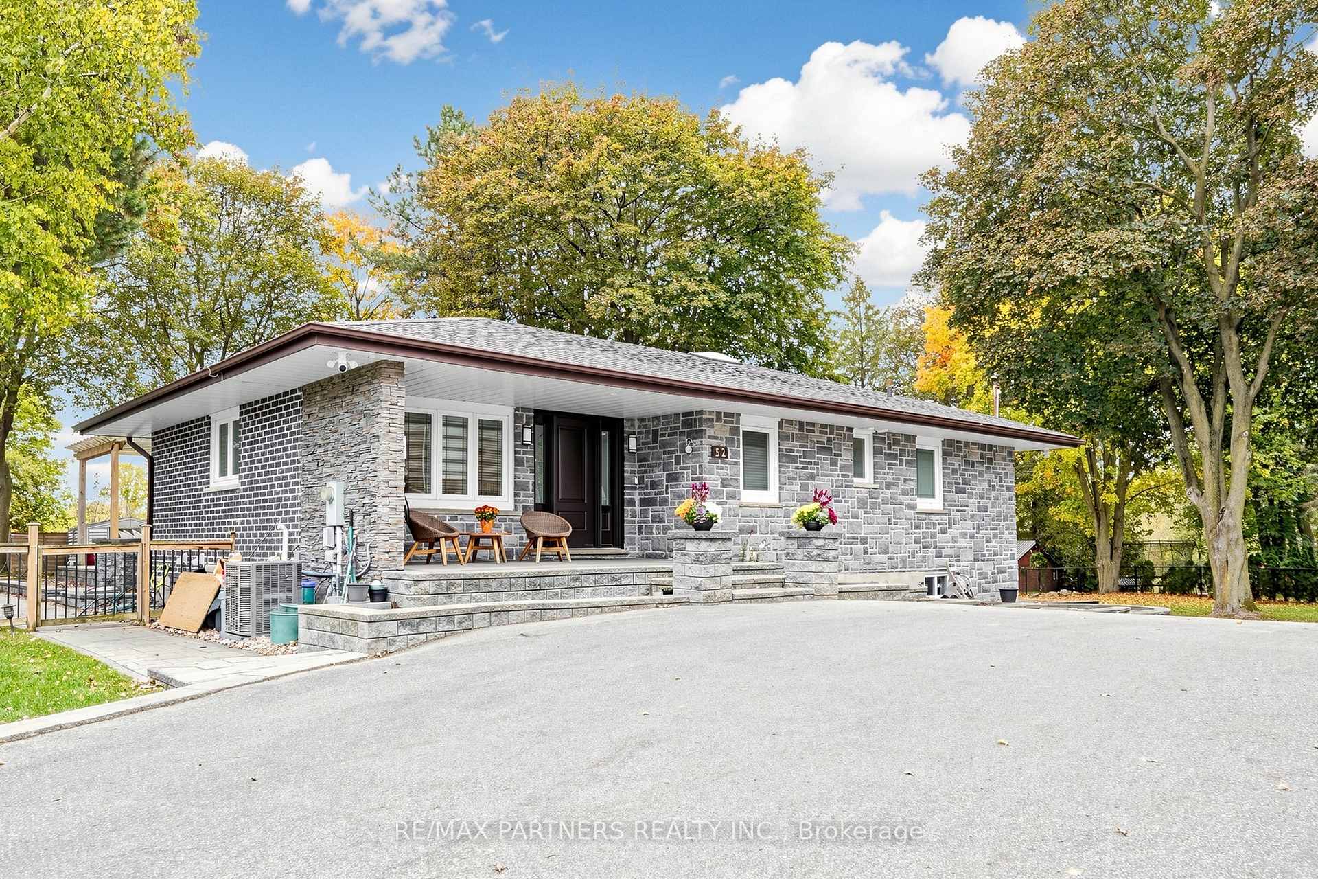 Photo 2 of 52 Berkeley Court, Markham, Unionville — HOMEH