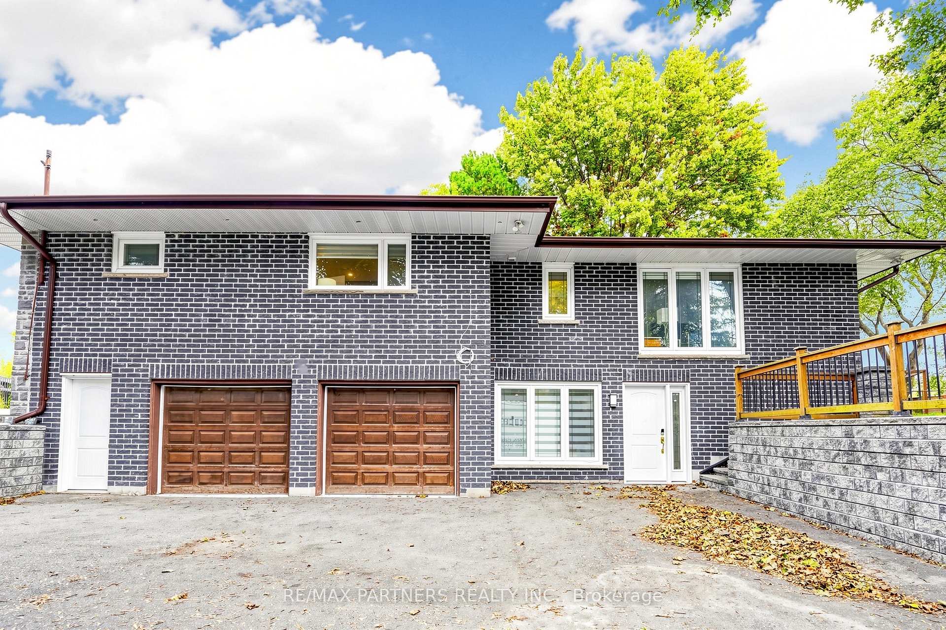 Photo 4 of 52 Berkeley Court, Markham, Unionville — HOMEH
