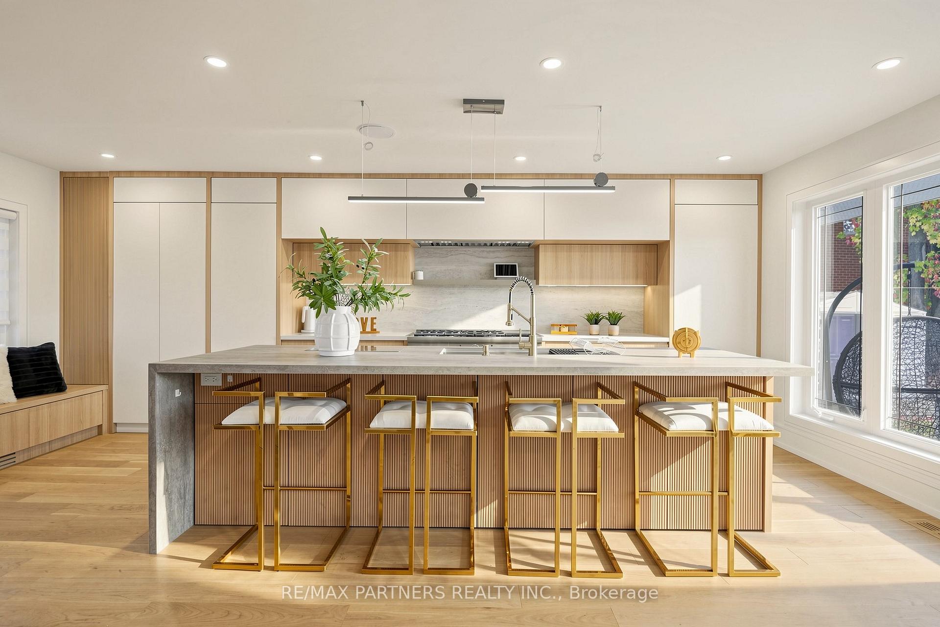 Photo 6 of 52 Berkeley Court, Markham, Unionville — HOMEH
