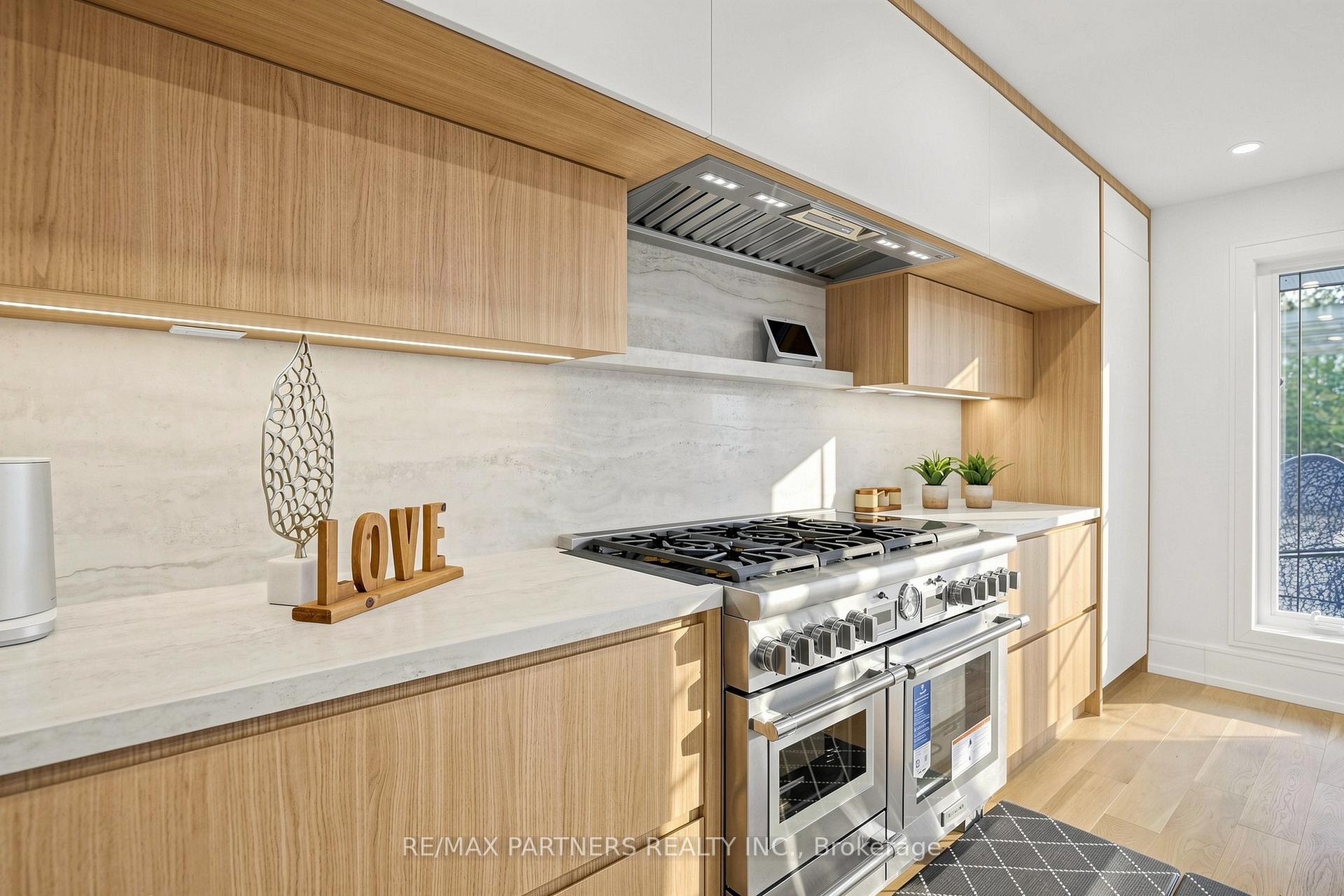 Photo 7 of 52 Berkeley Court, Markham, Unionville — HOMEH